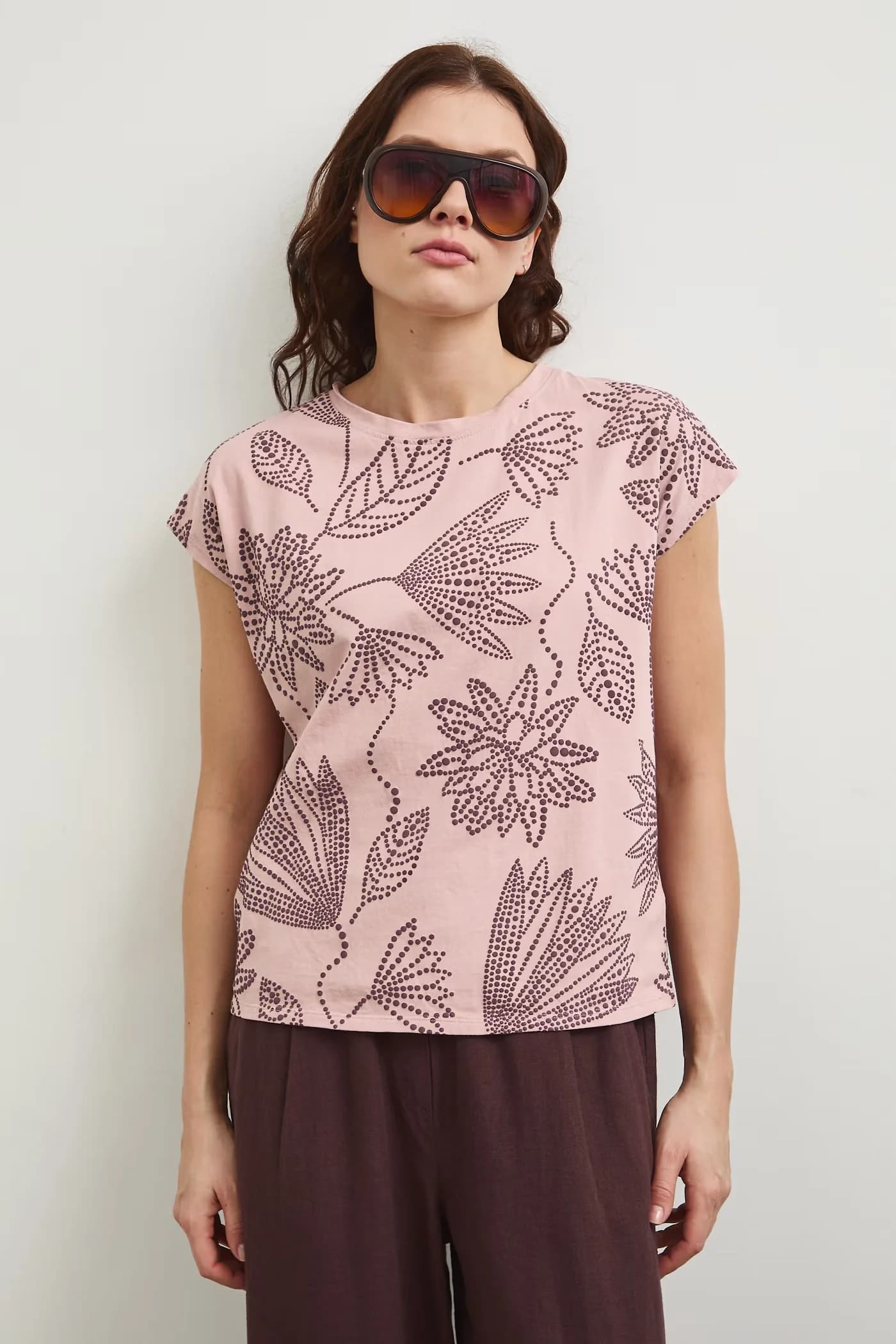 Хлопковая футболка розовая для женщин - фото 3