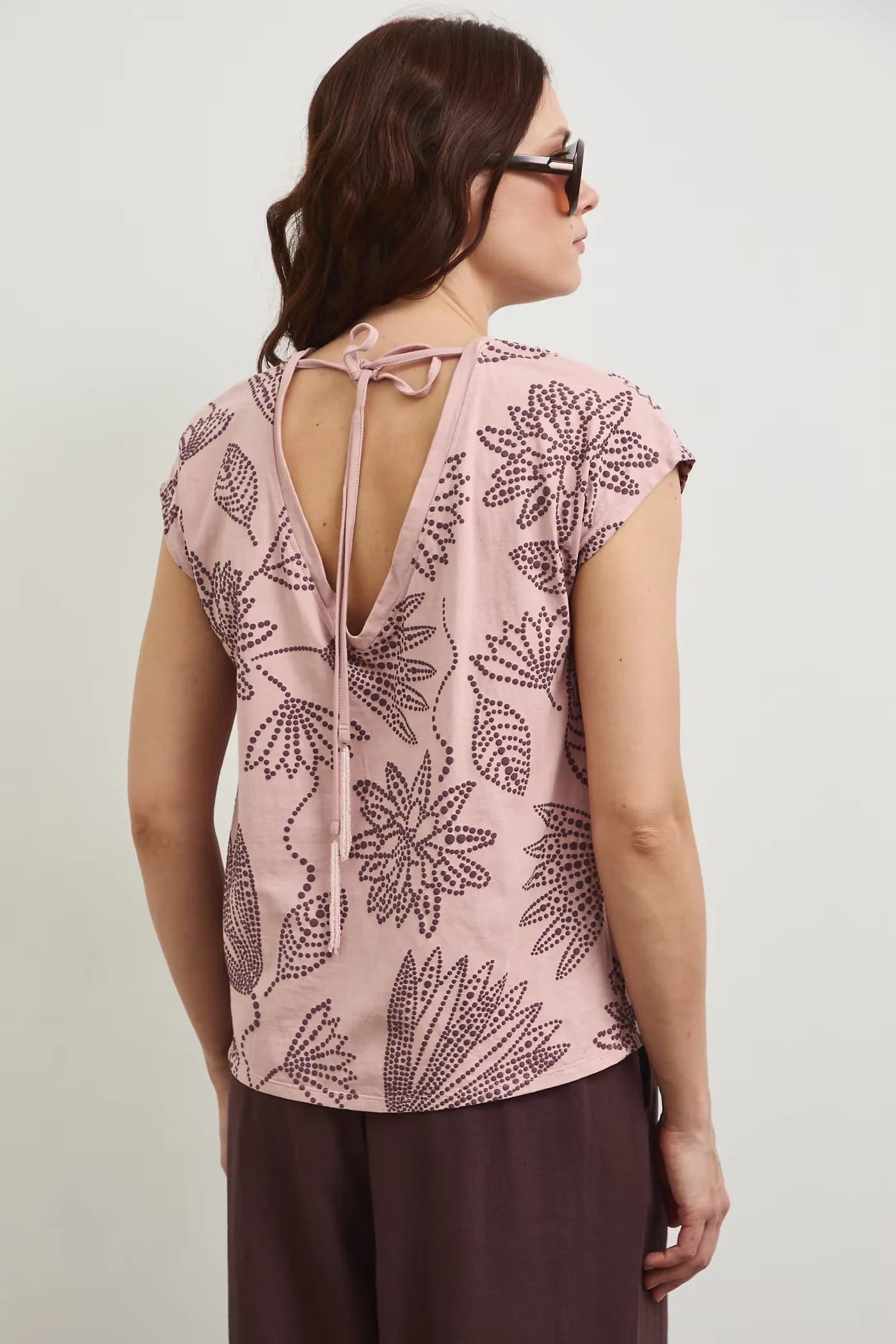 Хлопковая футболка розовая для женщин - фото 4