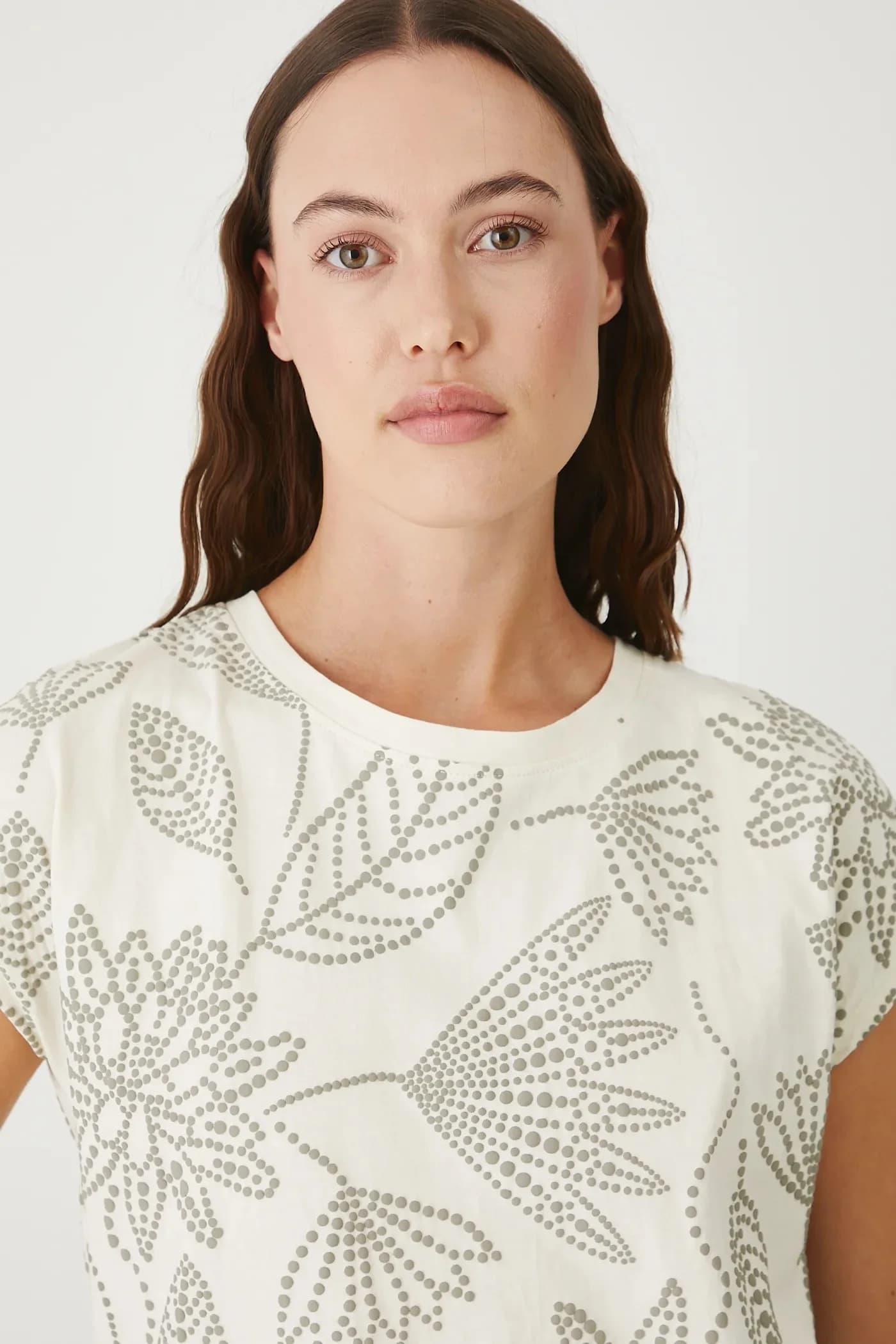 Хлопковая футболка бежевая для женщин - фото 2