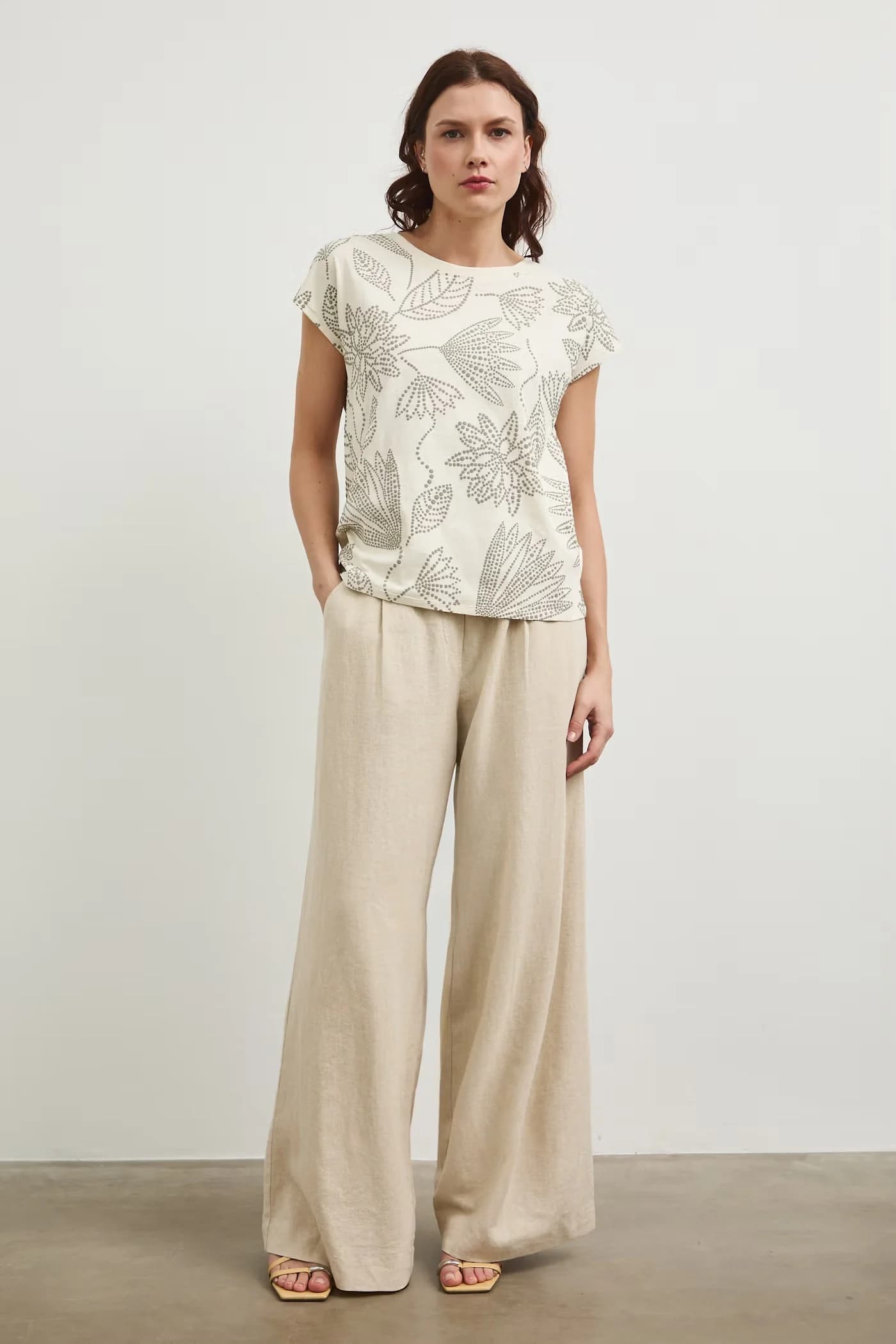 Хлопковая футболка бежевая для женщин - фото 3