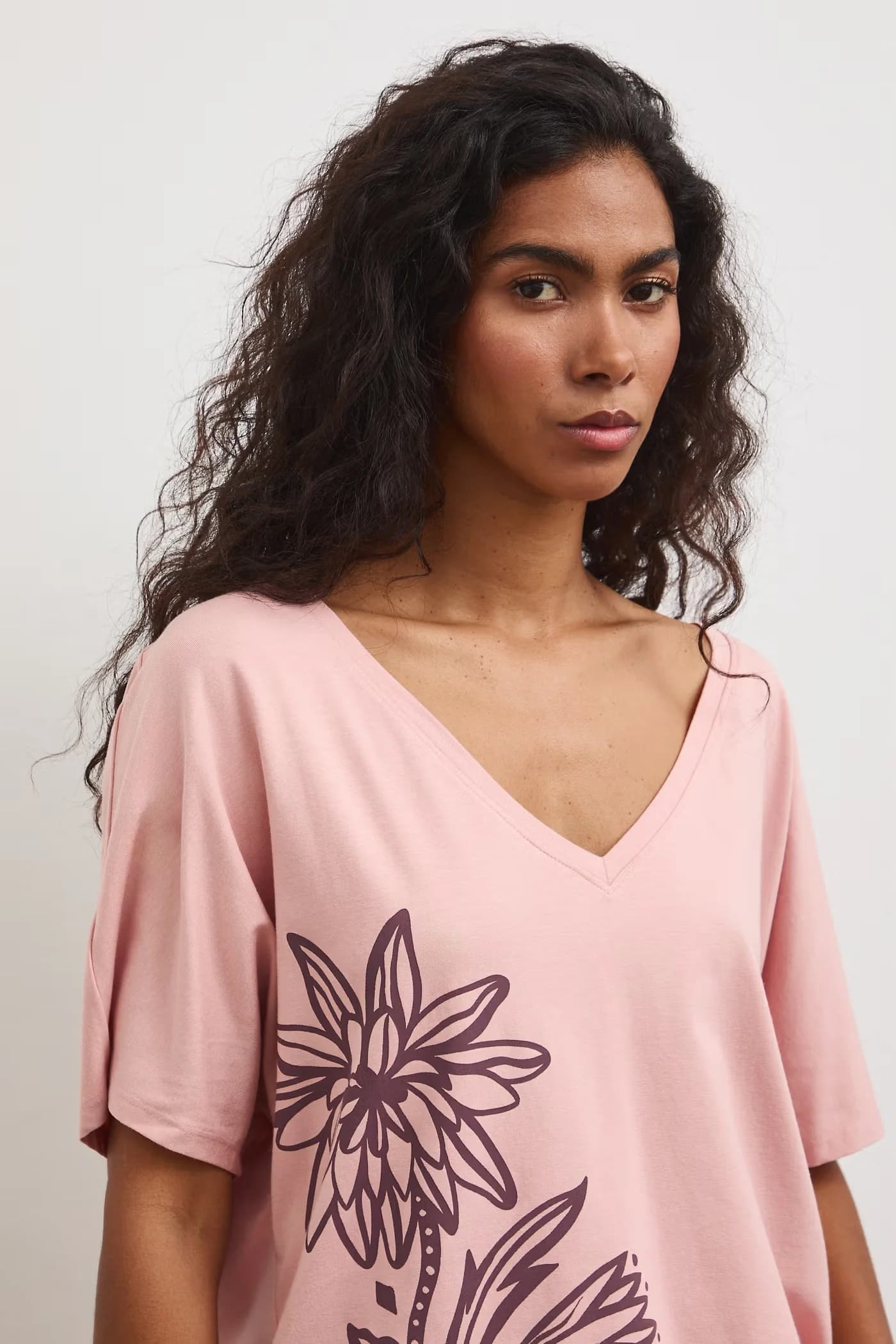 футболка розовая для женщин - фото 4