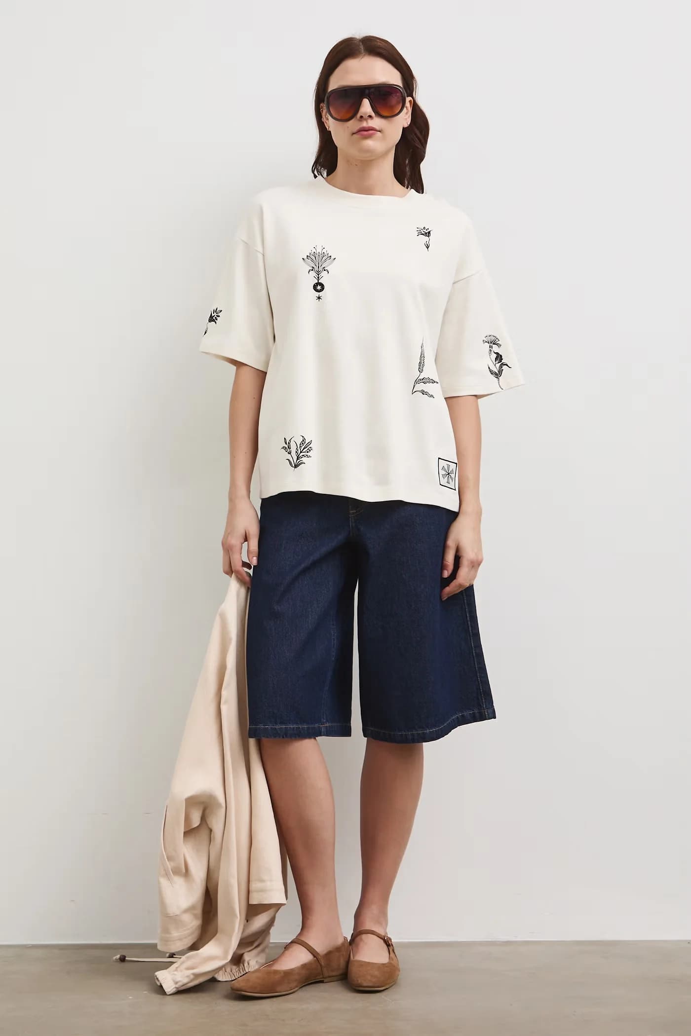 футболка бежевая для женщин - фото 2