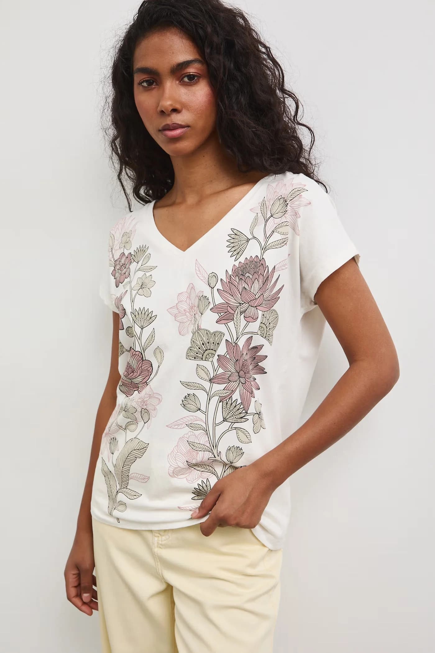 Хлопковая футболка бежевая для женщин - фото 2