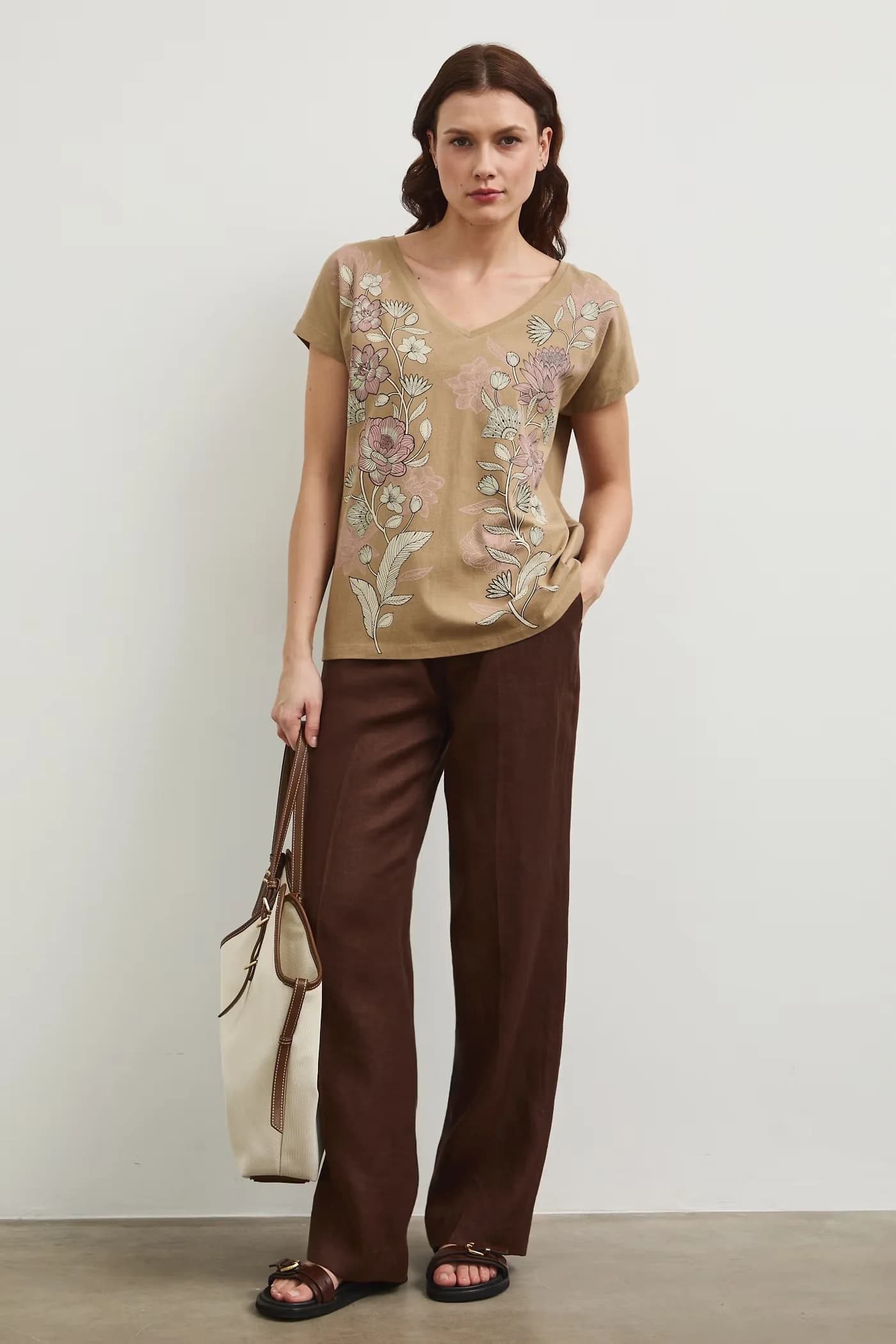 Хлопковая футболка бежевая для женщин