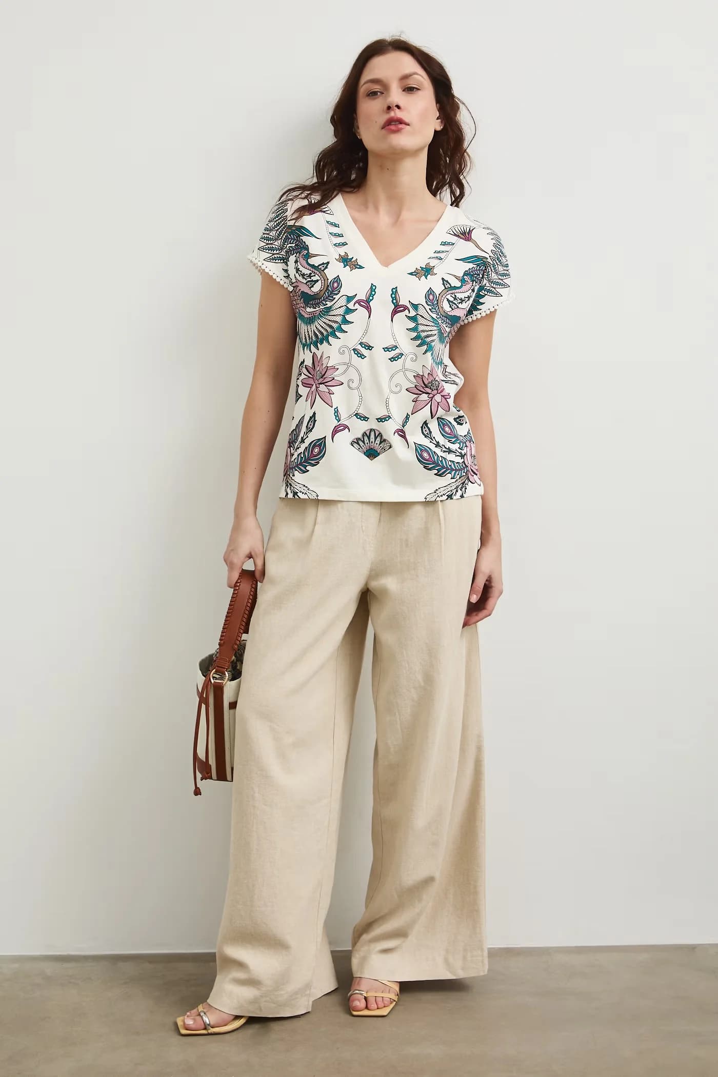 Хлопковая футболка бежевая для женщин