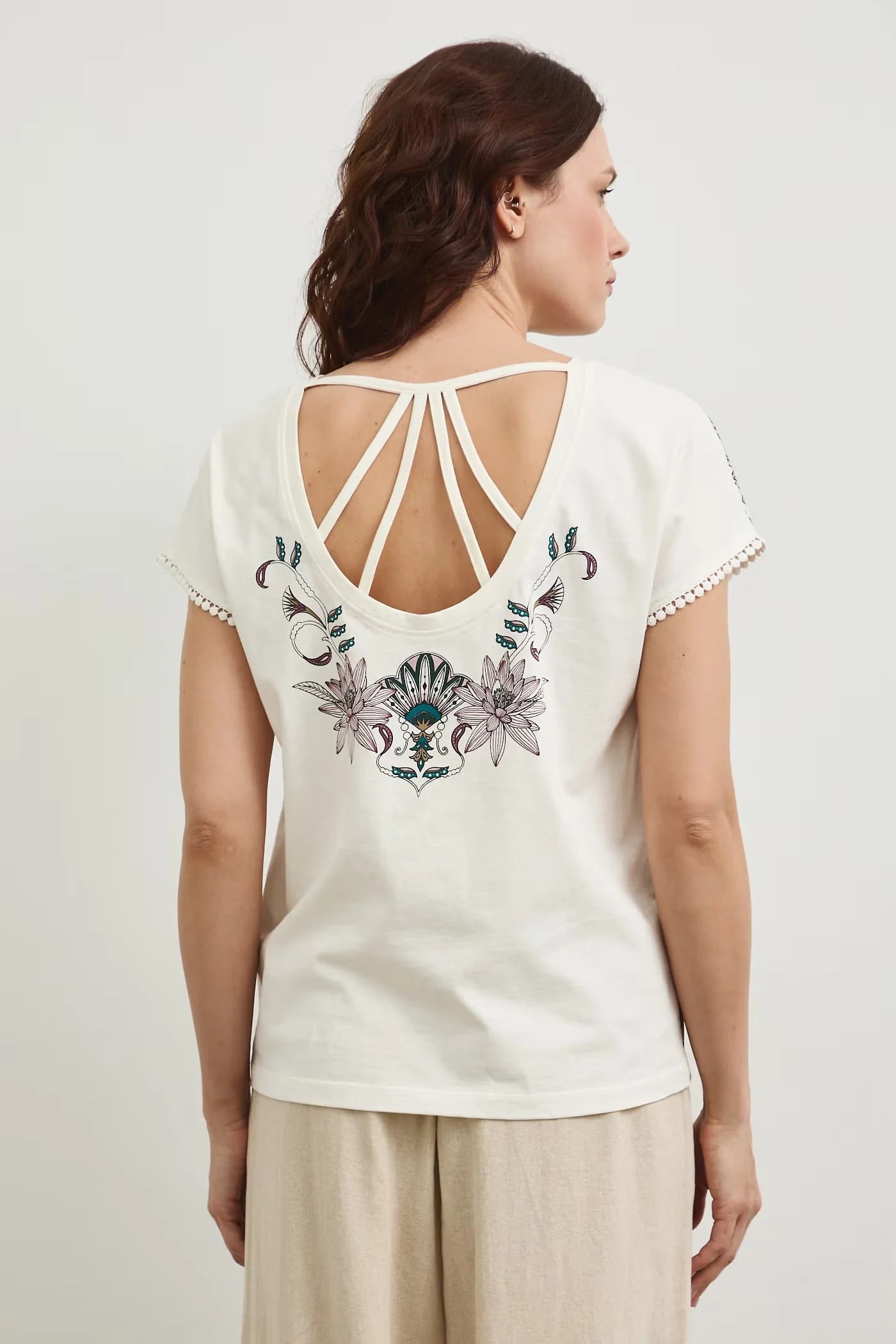 Хлопковая футболка бежевая для женщин - фото 3