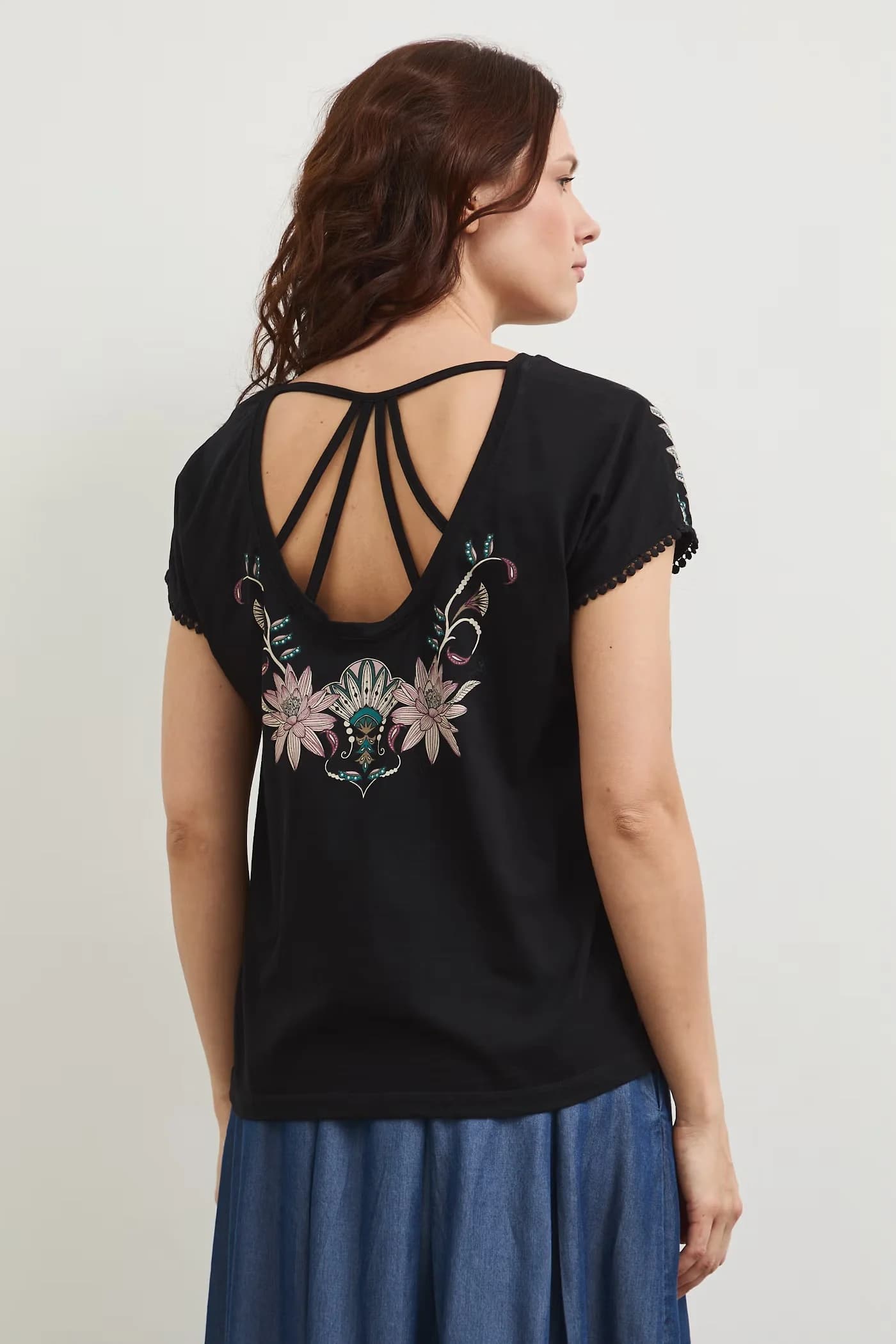 Хлопковая футболка черная для женщин - фото 3