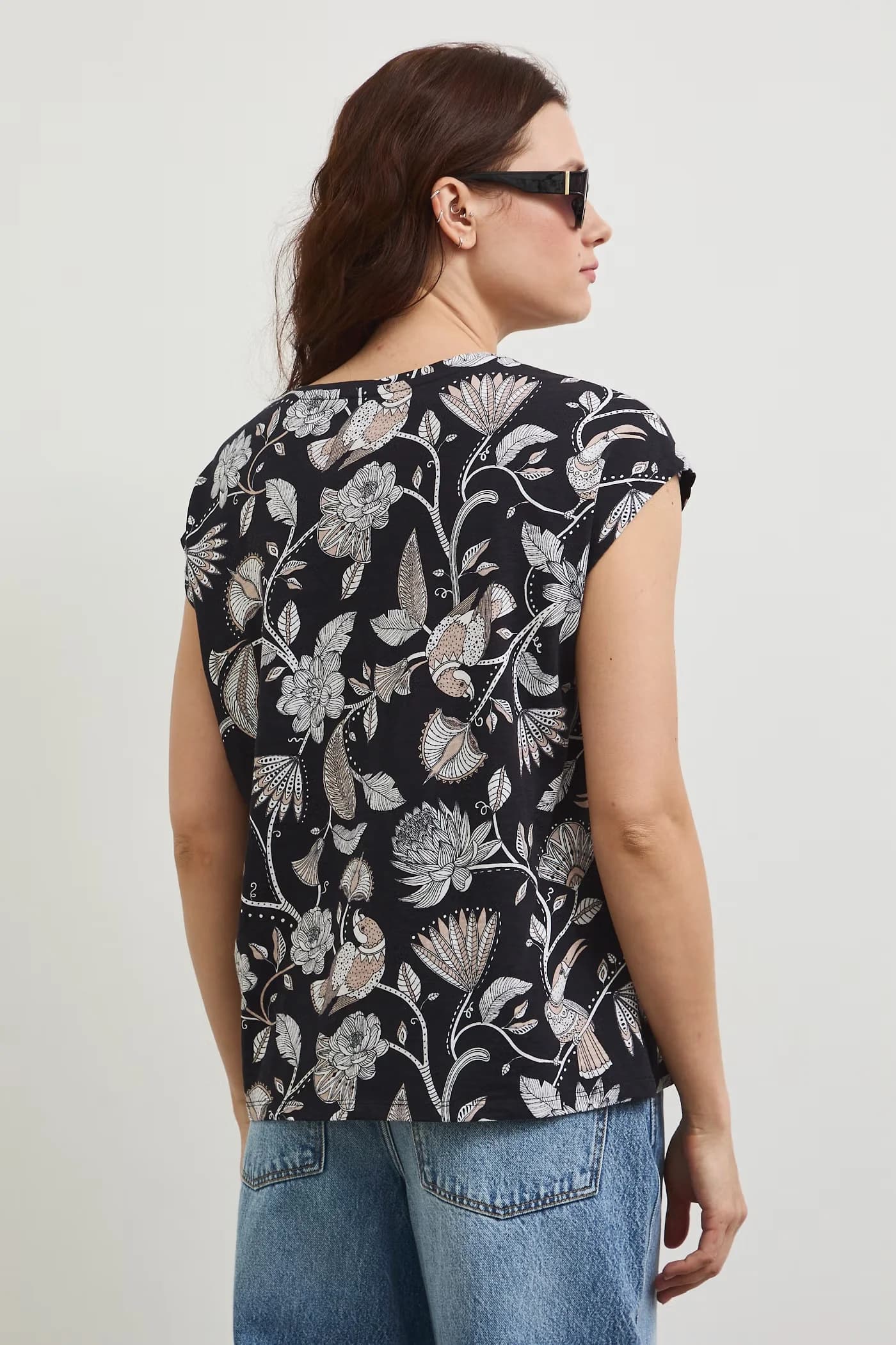 Хлопковая футболка черная для женщин - фото 3