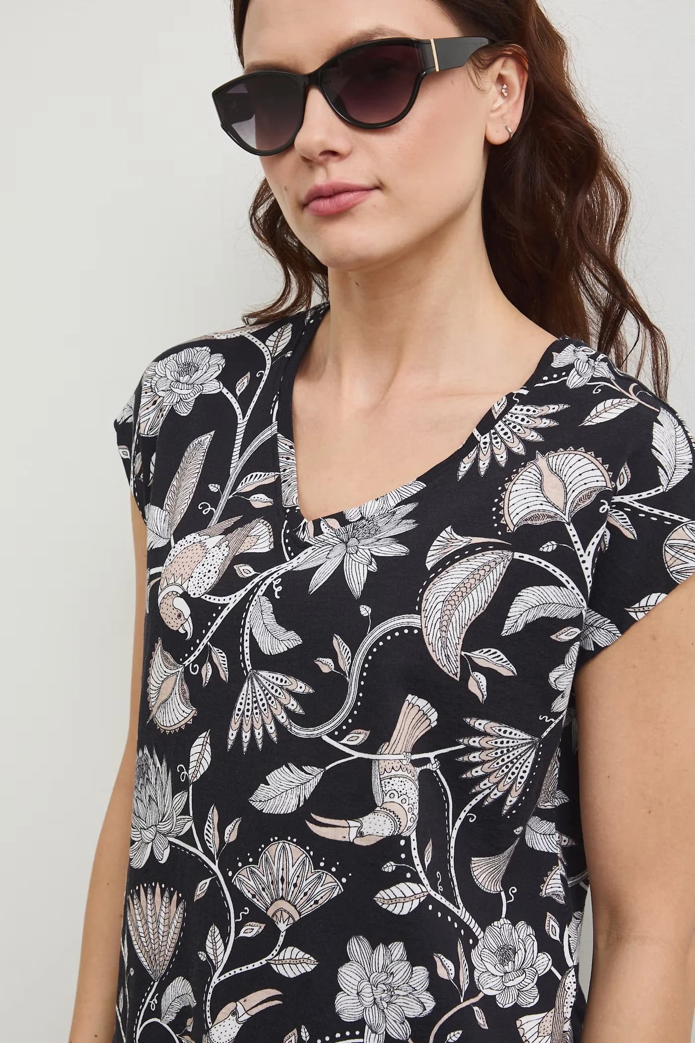 Хлопковая футболка черная для женщин - фото 4