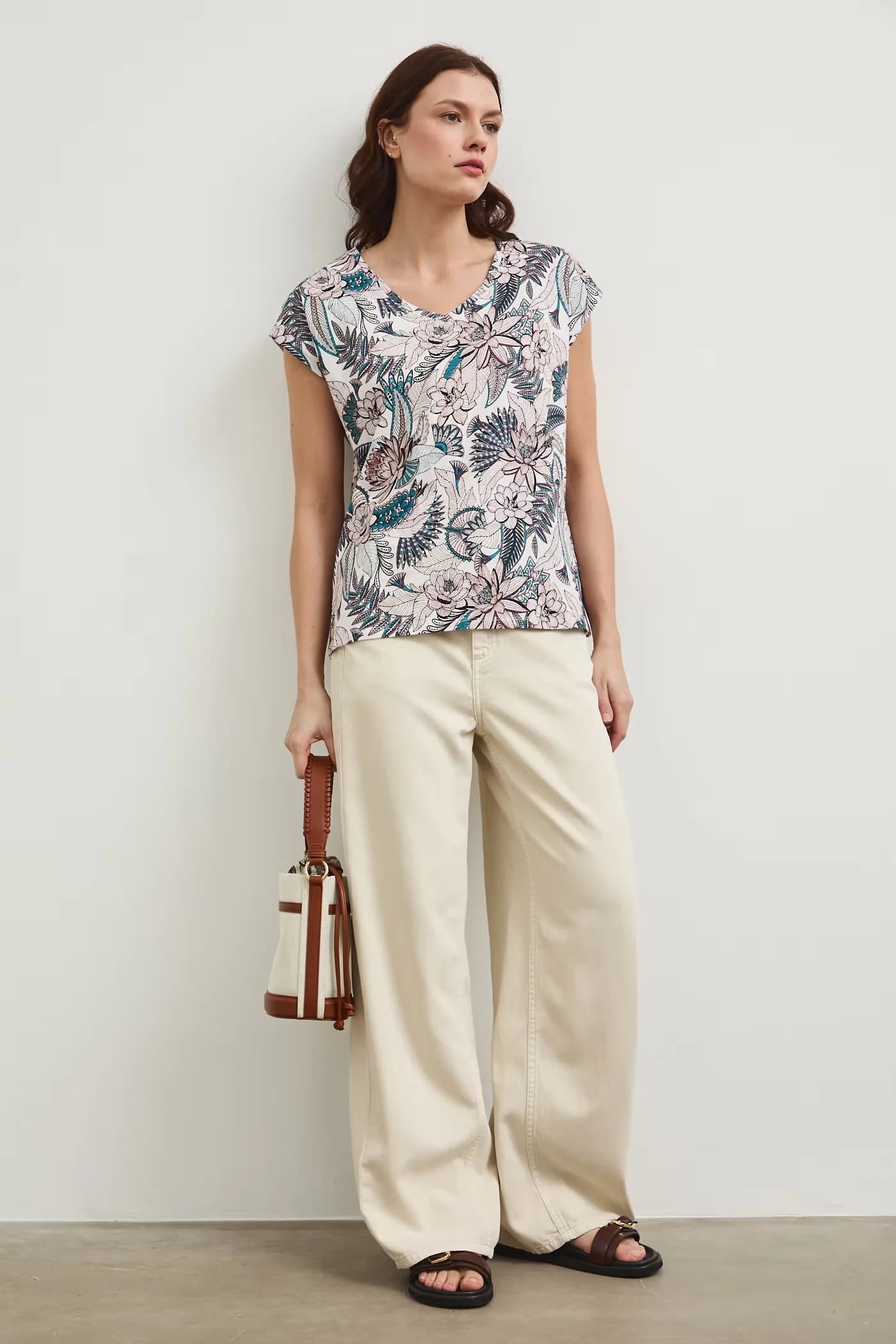 Хлопковая футболка бежевая для женщин