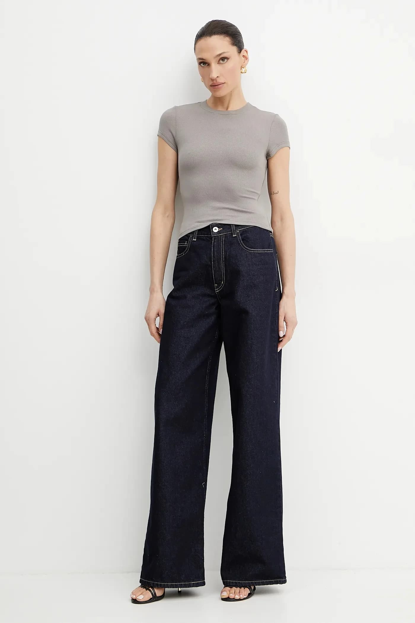 футболка бежевая для женщин - фото 2