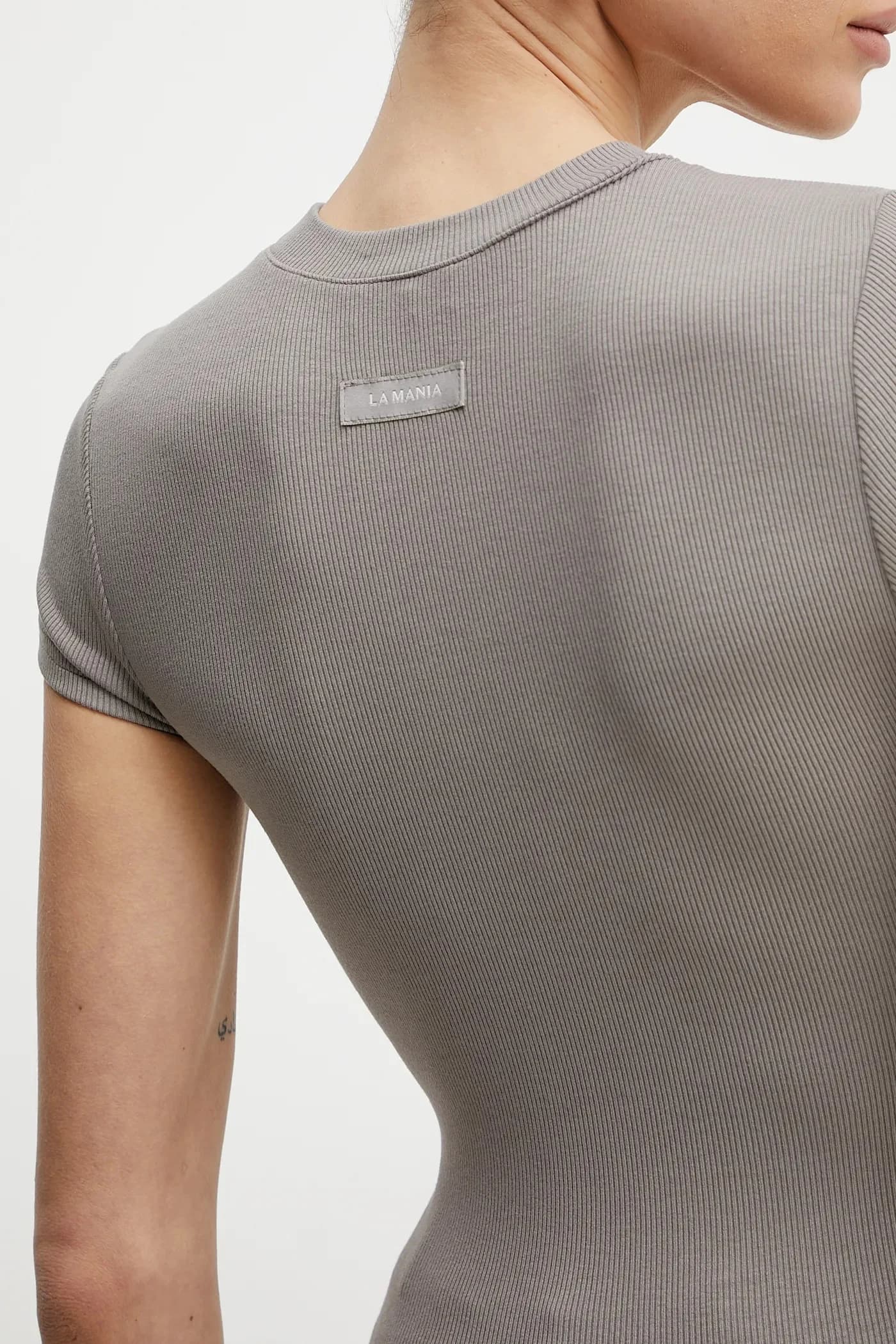 футболка бежевая для женщин - фото 5