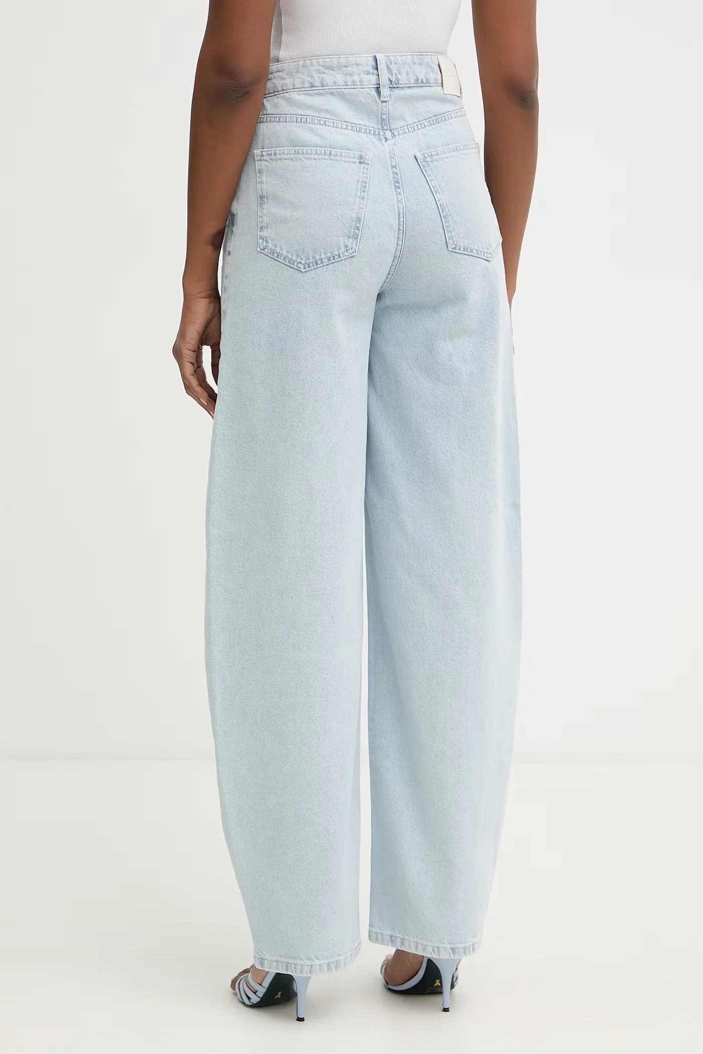 Женские джинсы свободного кроя - фото 3