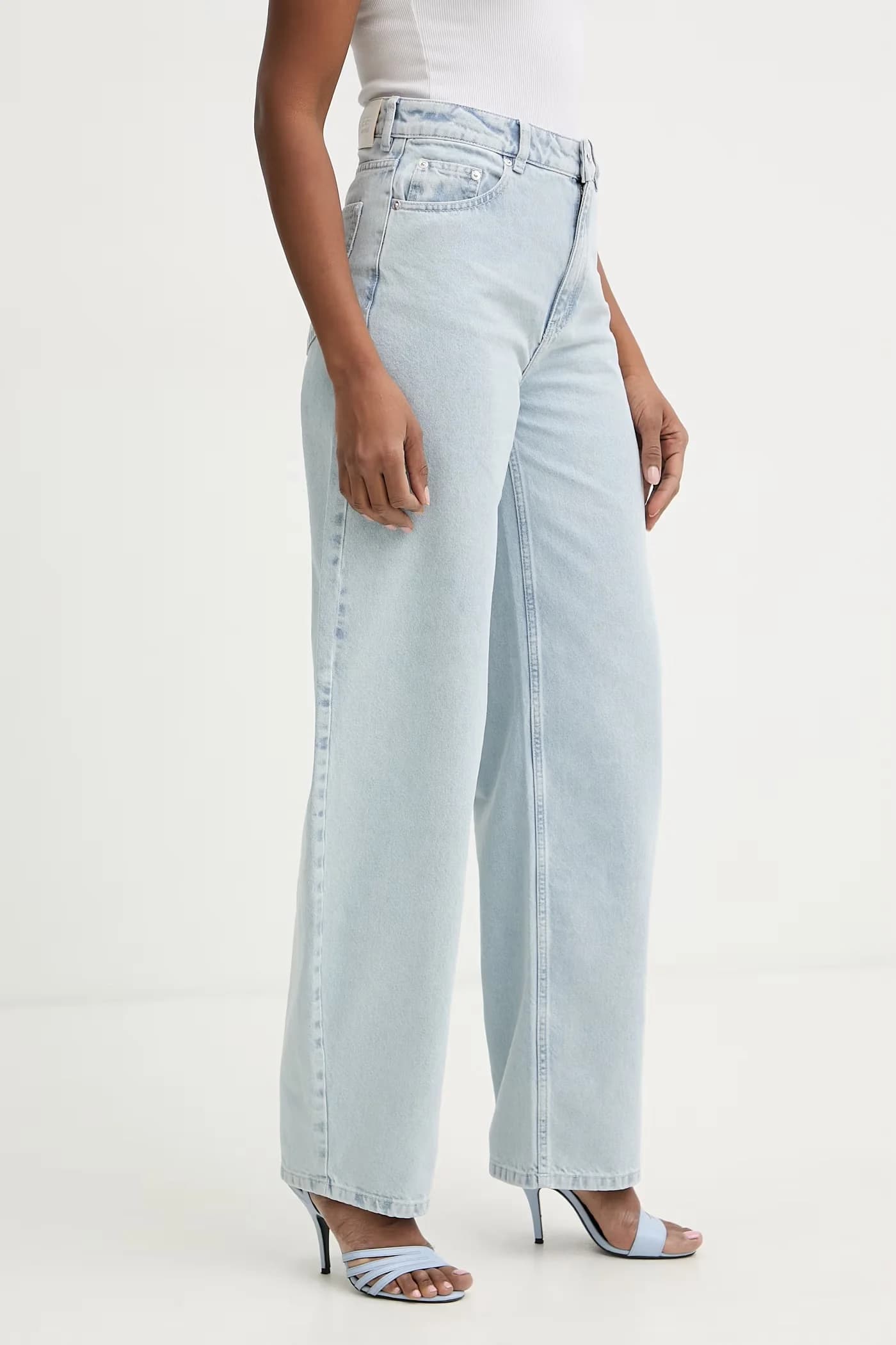 Женские джинсы свободного кроя - фото 4