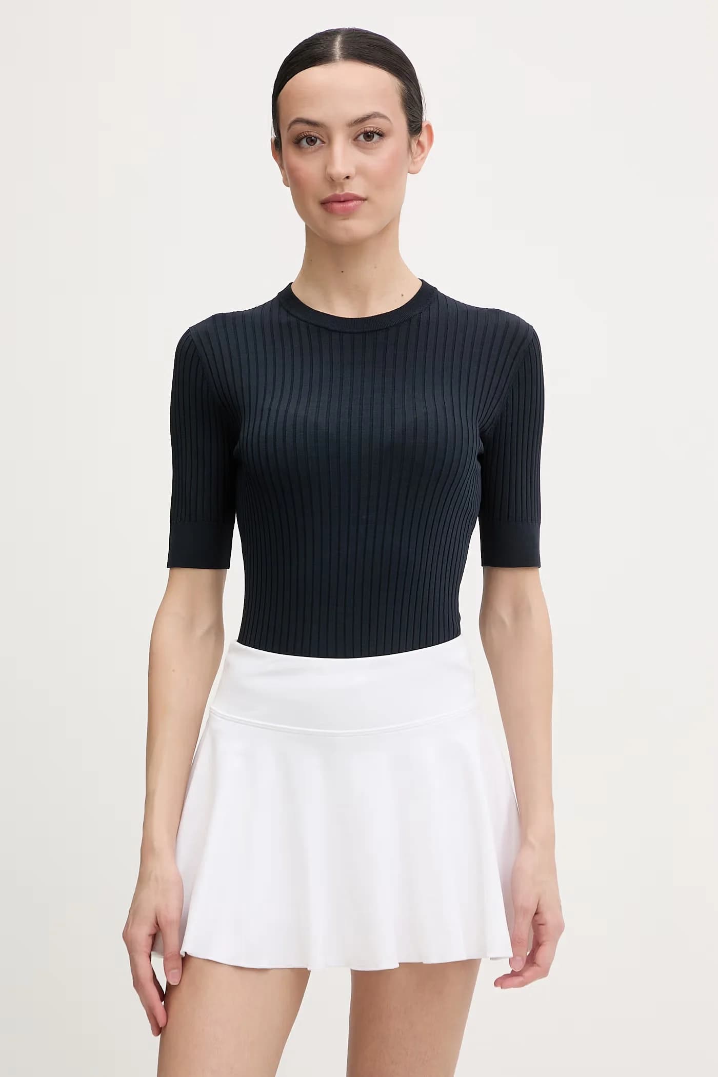 Базовая женская футболка с вискозой JADOU