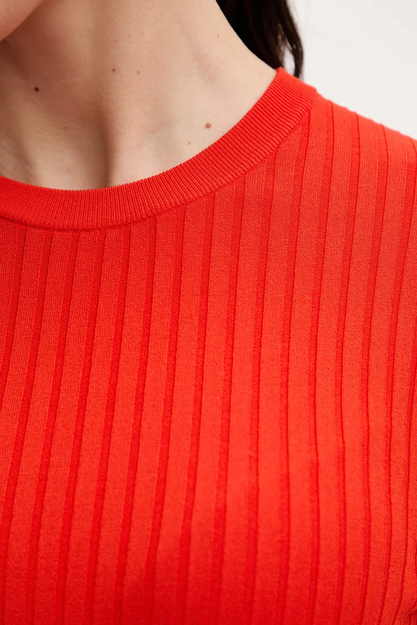 Базовая женская футболка с вискозой JADOU - фото 5