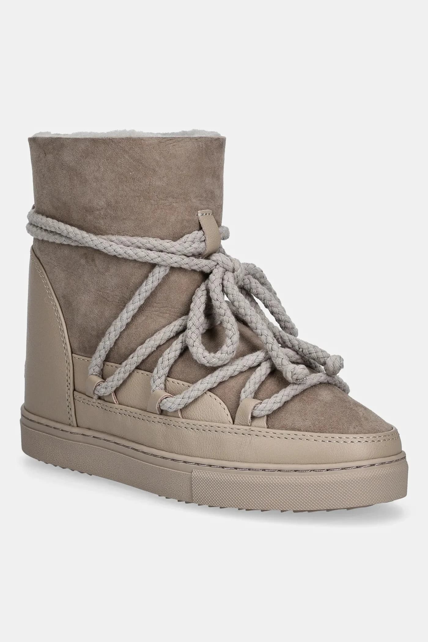 Классические замшевые зимние ботинки на танкетке