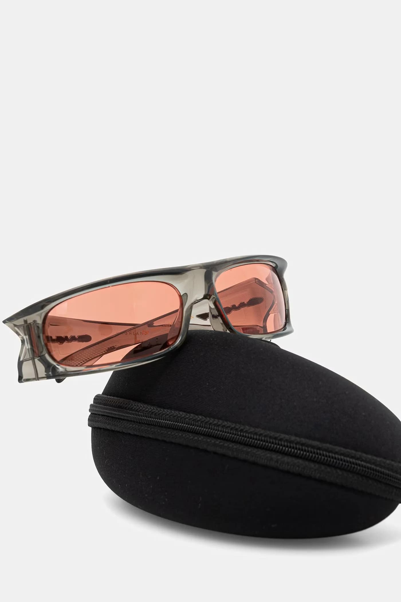 Солнцезащитные очки - фото 4