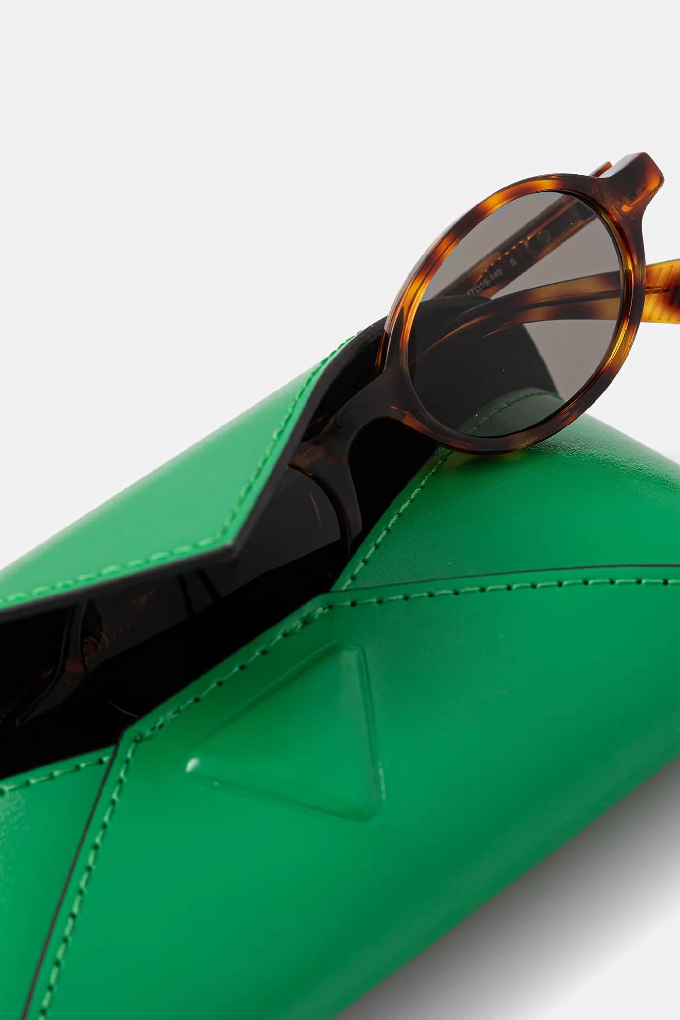 Солнцезащитные очки - фото 4