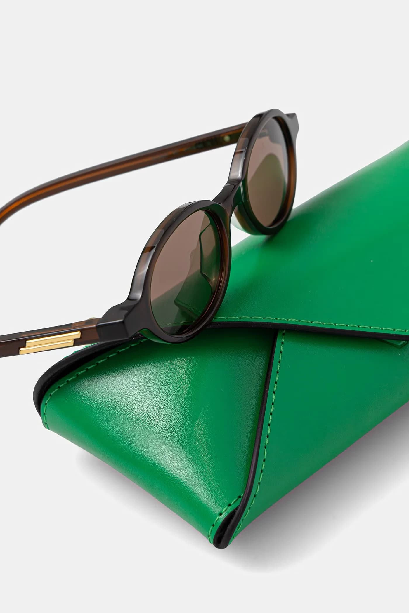 Солнцезащитные очки - фото 3