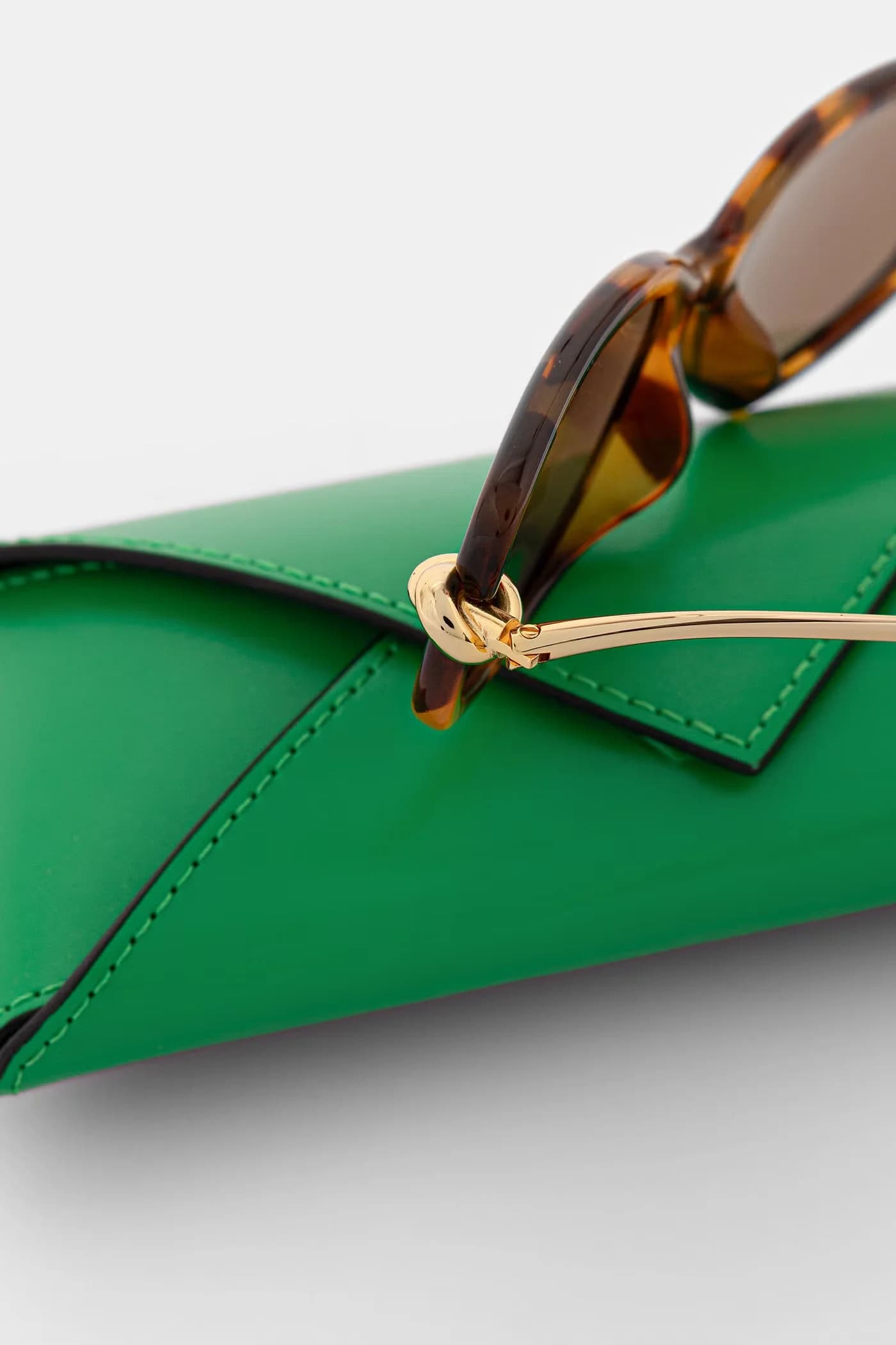 Женские солнцезащитные очки - фото 3