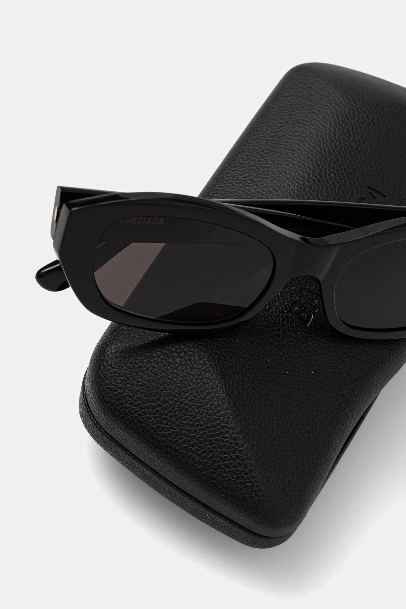 Женские солнцезащитные очки - фото 3