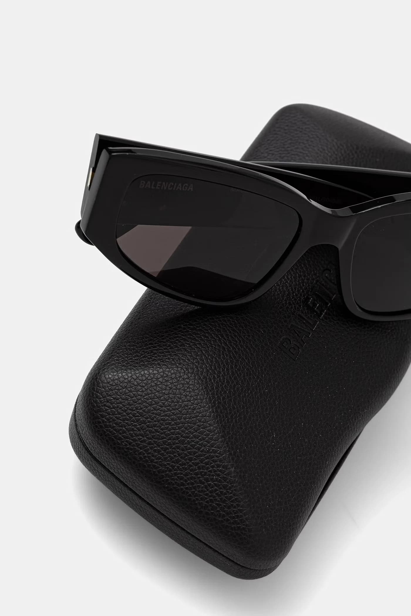 Женские солнцезащитные очки - фото 3