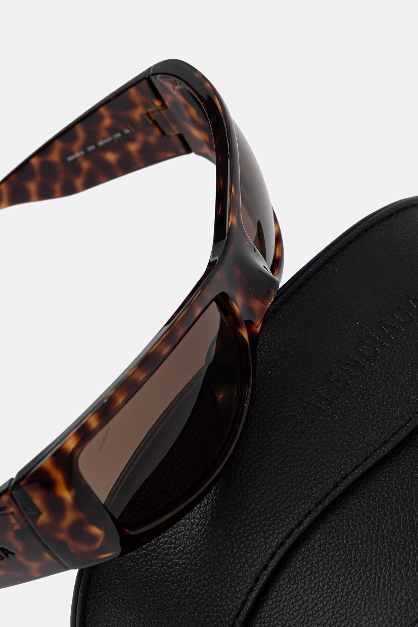 Солнцезащитные очки - фото 5