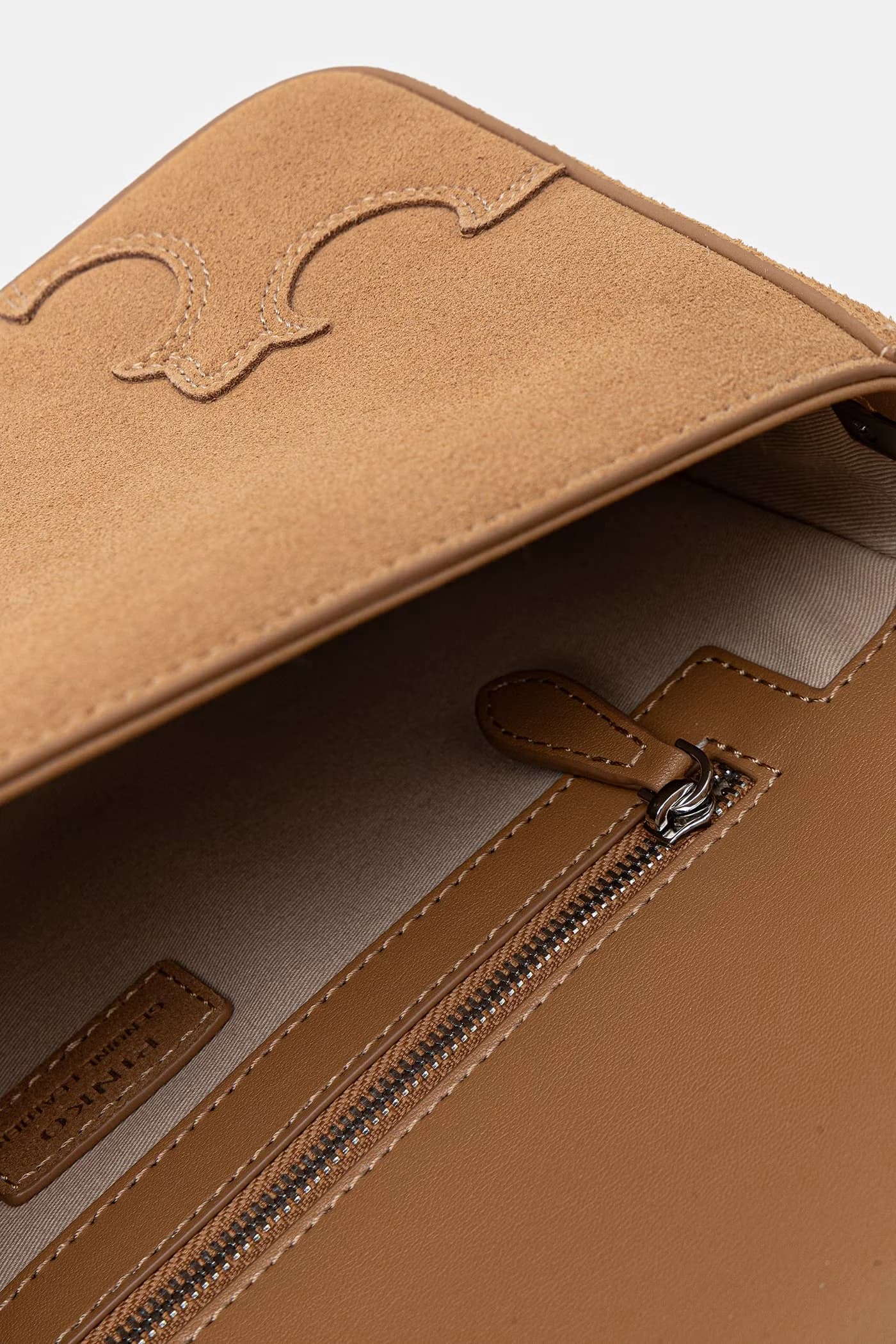 Женская замшевая сумка через плечо - фото 11