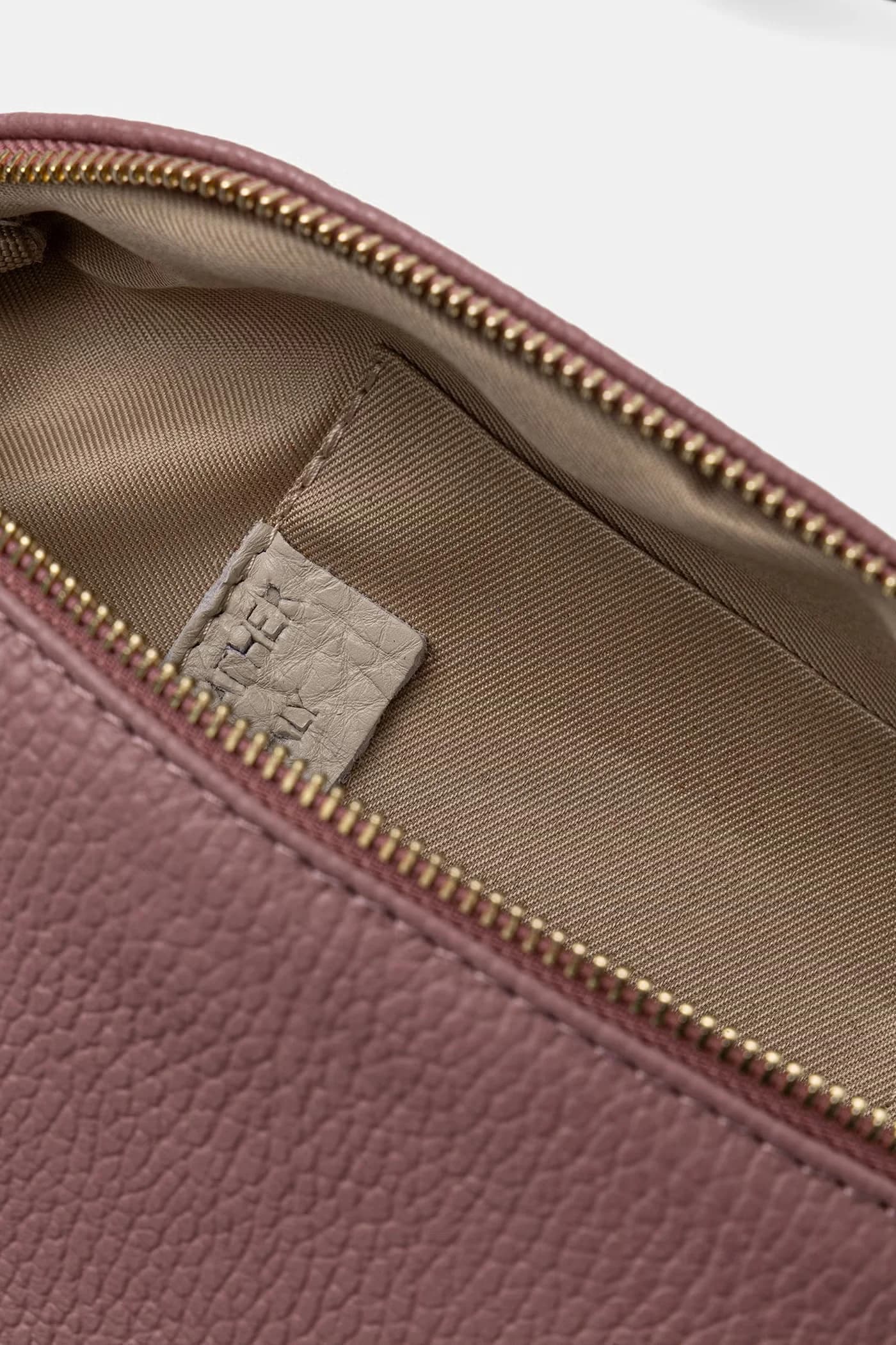 Женская кожаная поясная сумка - фото 6