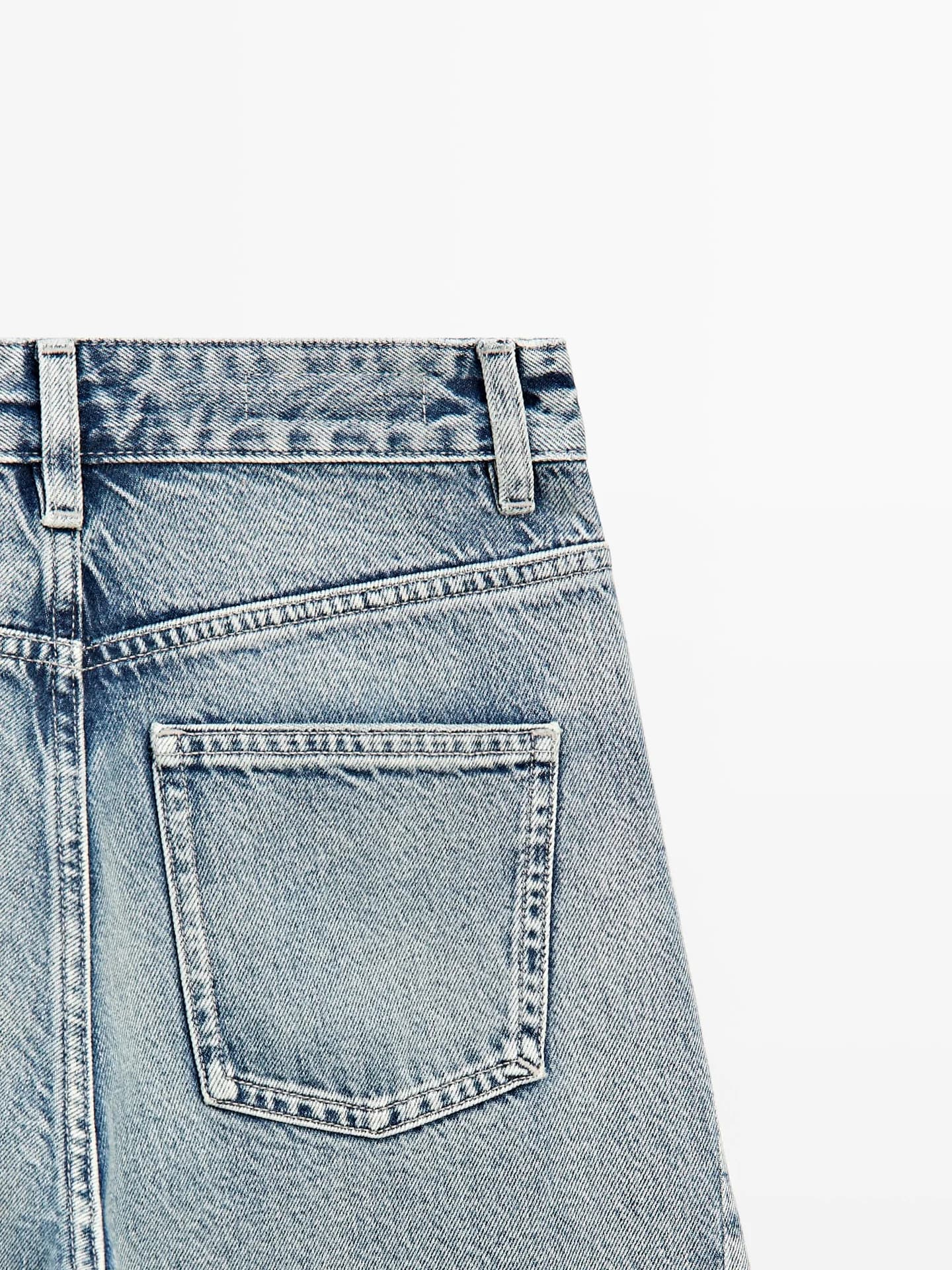 Джинсы объемного кроя со средней посадкой - фото 15