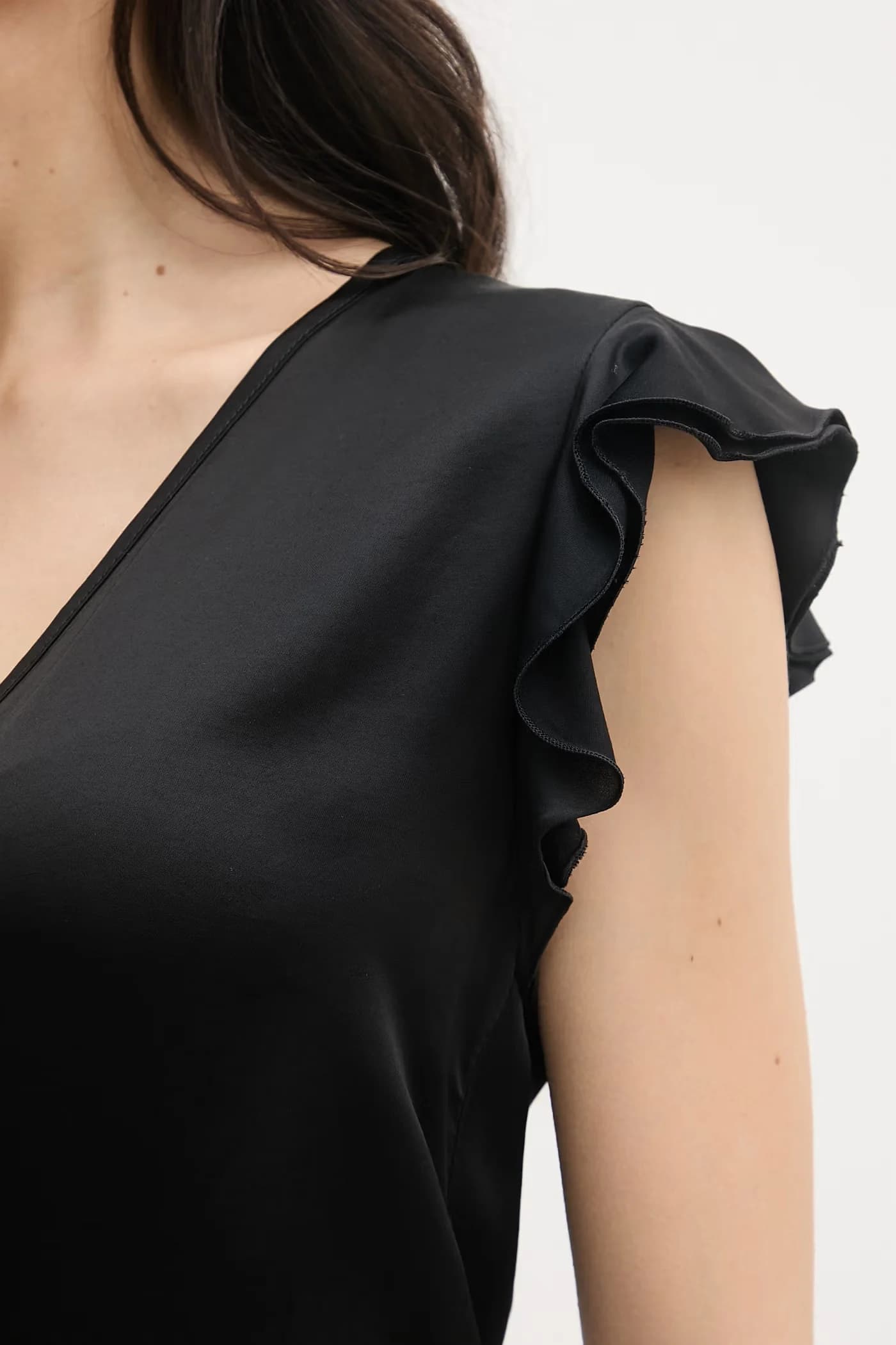 Женская вискозная блузка с рюшами - фото 5