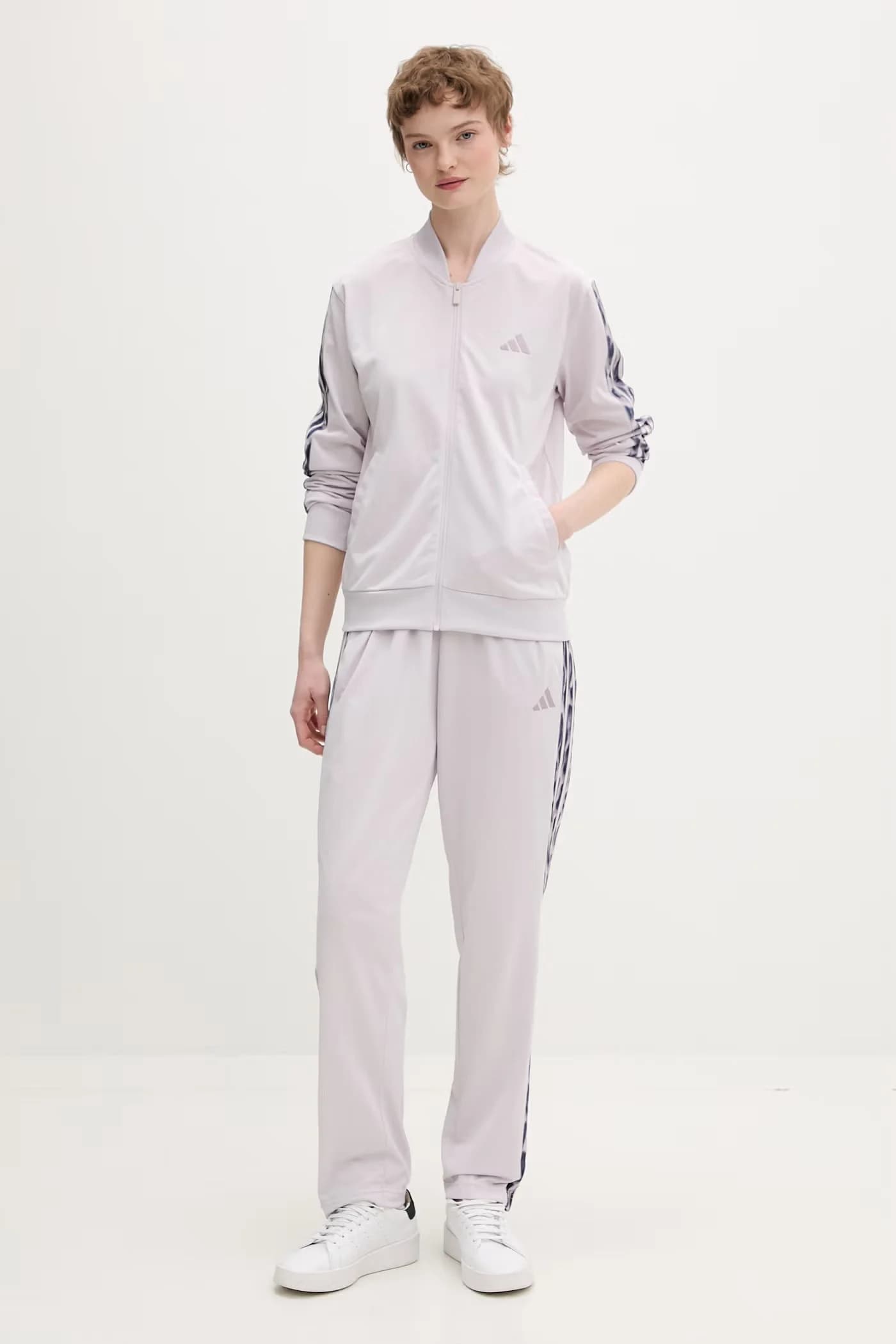 Комплект женского спортивного костюма «3 полоски»