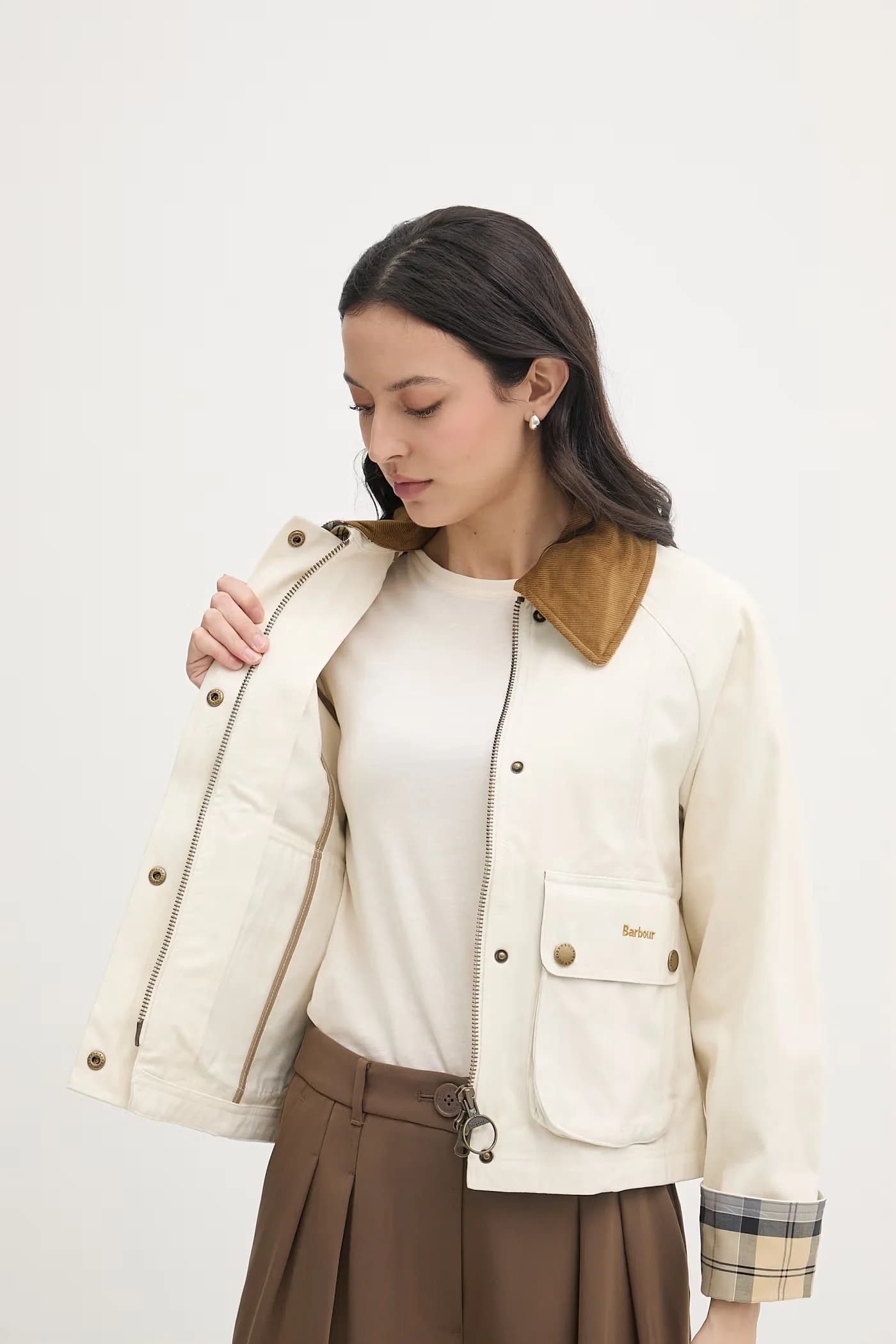 Женская короткая куртка из хлопка - фото 11