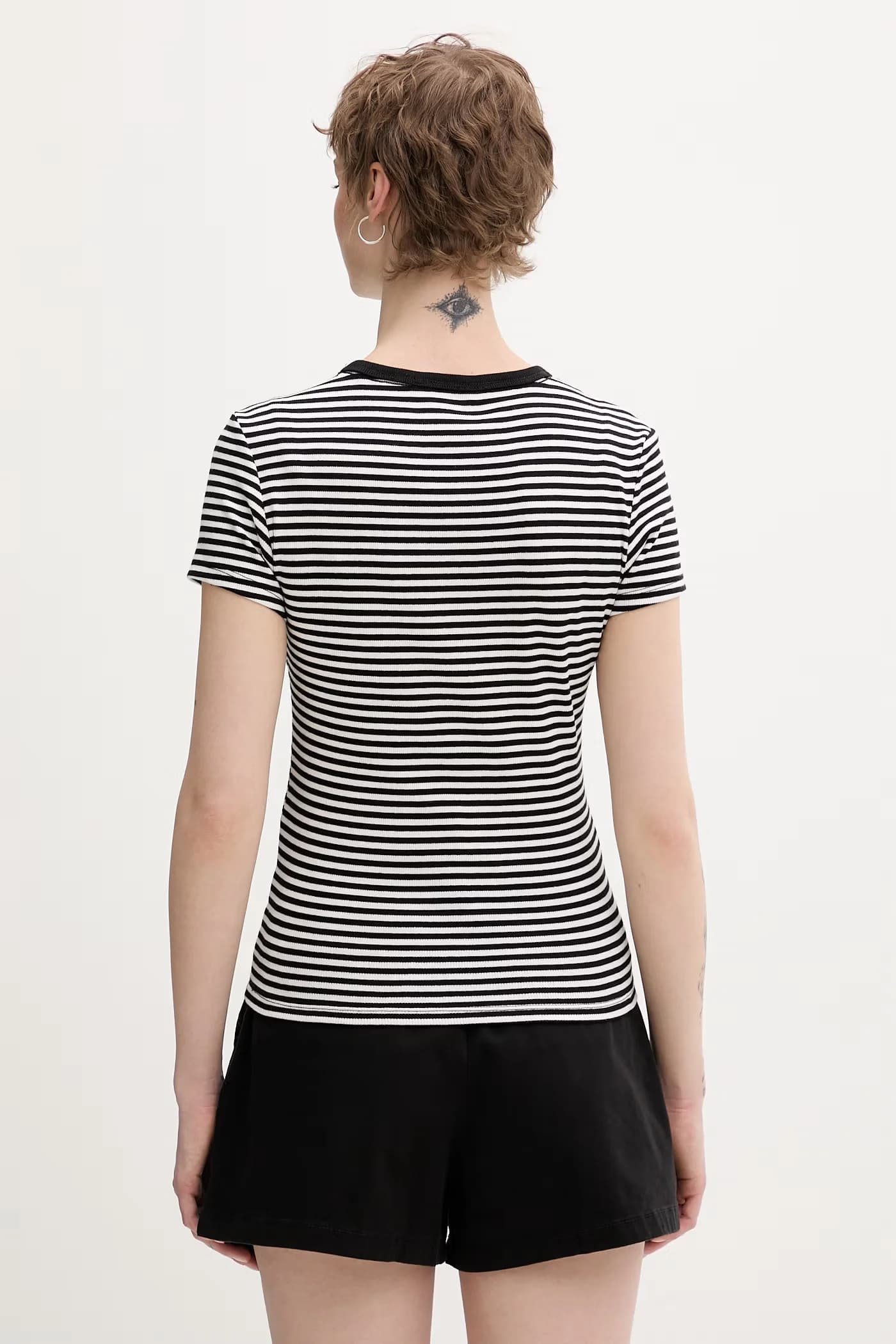 Базовая женская футболка из хлопка с эластаном - фото 3