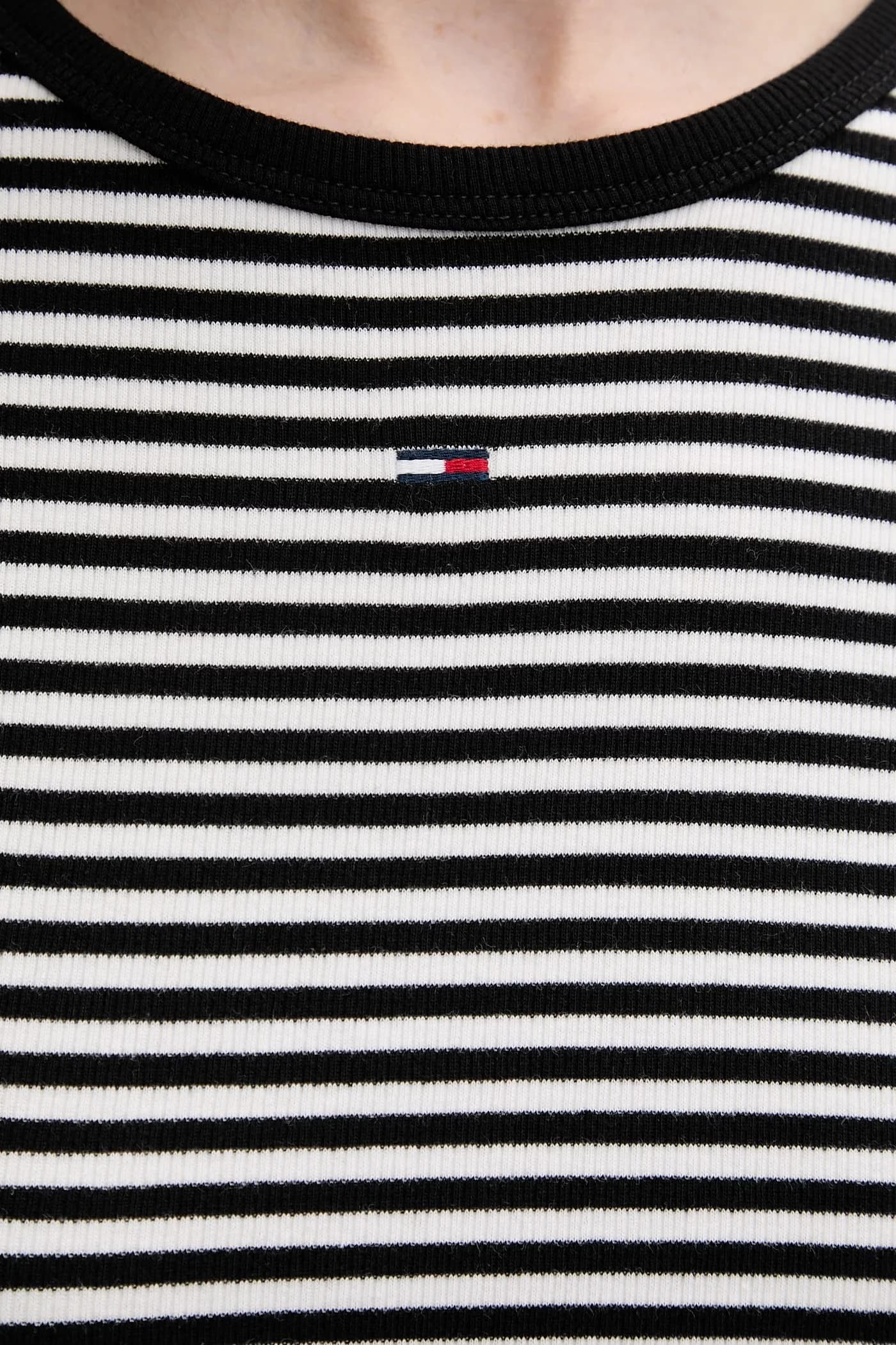 Базовая женская футболка из хлопка с эластаном - фото 5