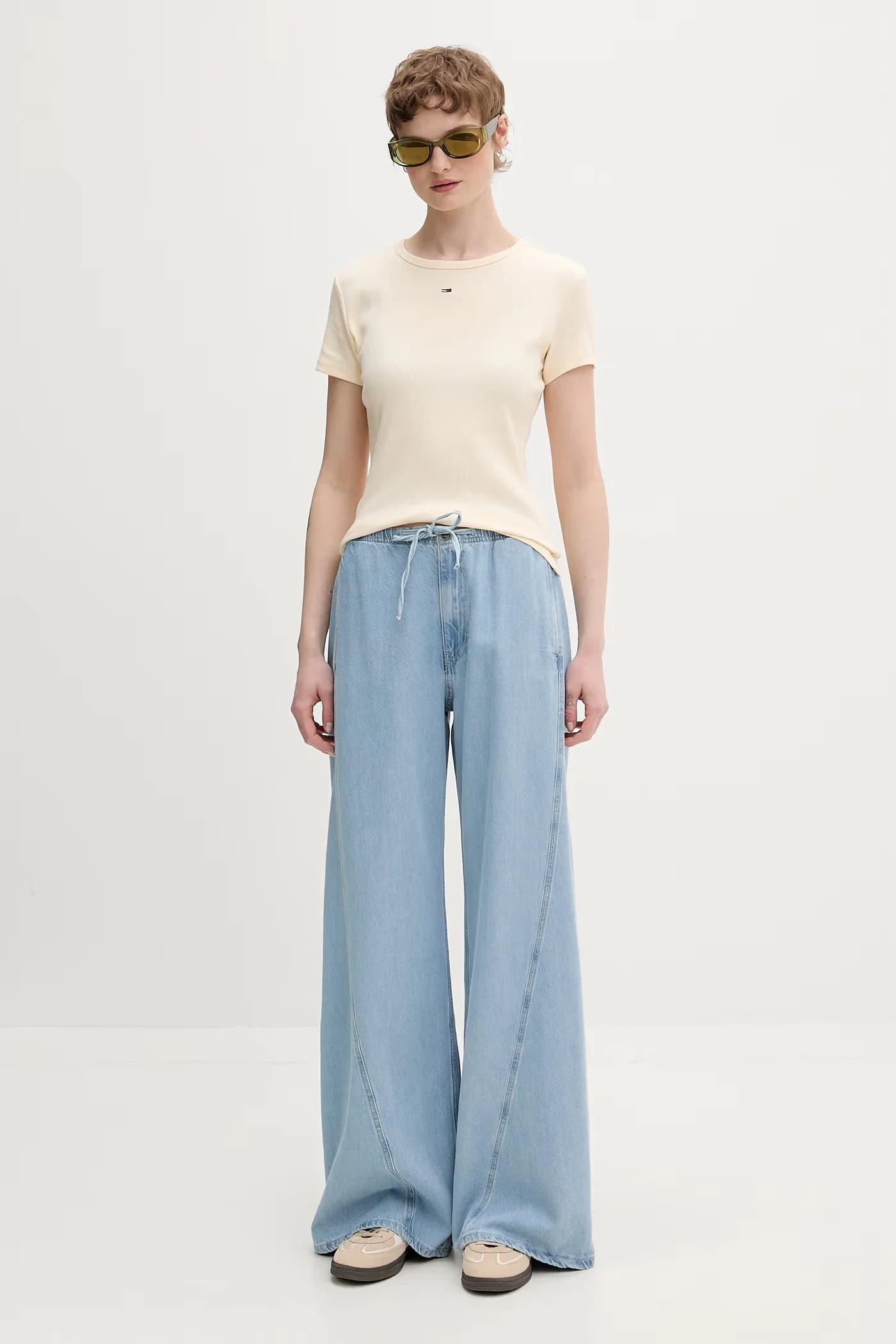 Базовая женская футболка из хлопка с эластаном - фото 2