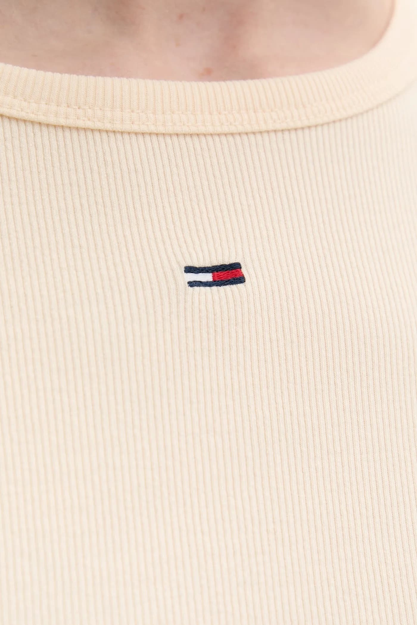 Базовая женская футболка из хлопка с эластаном - фото 5