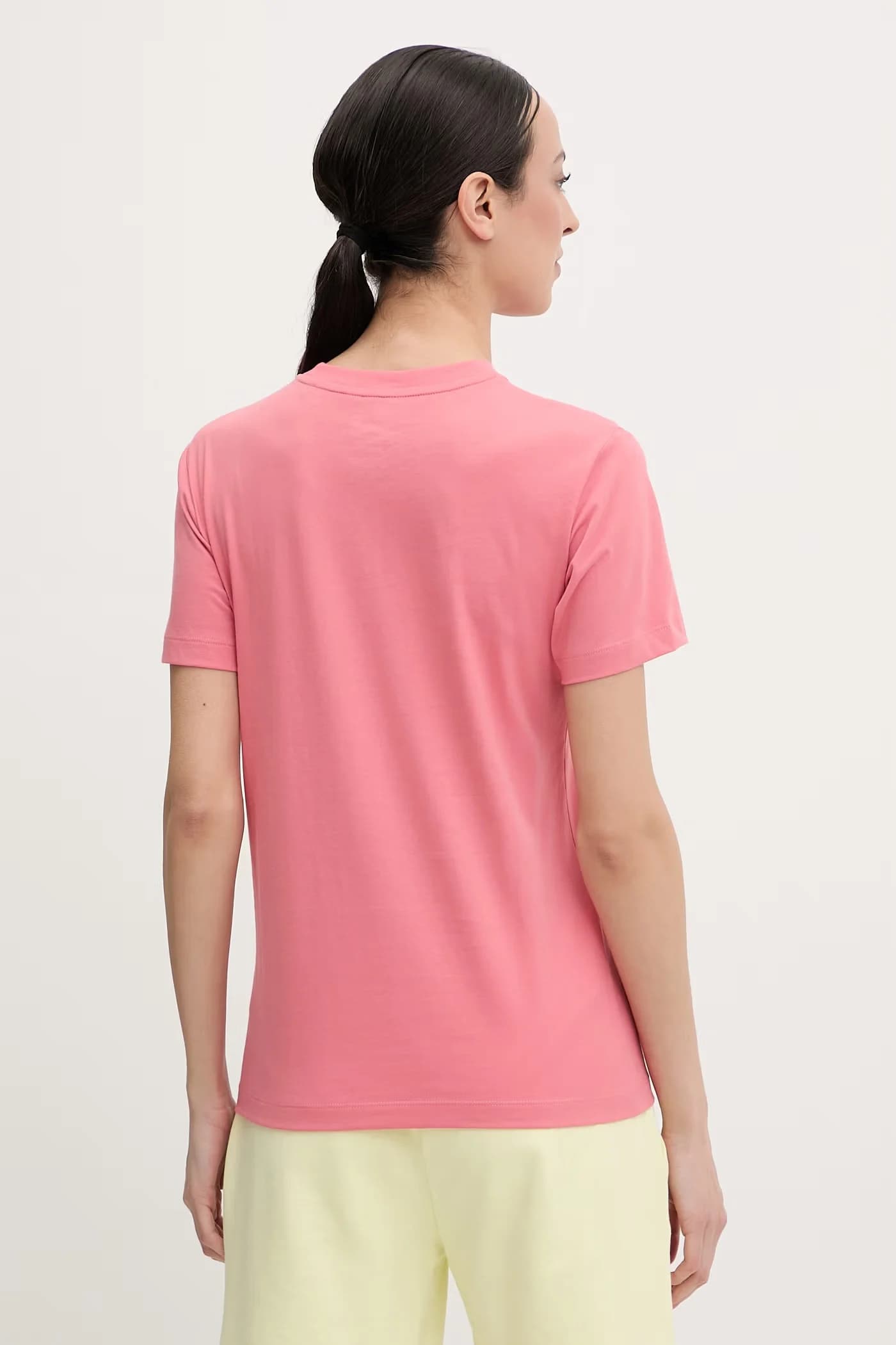 Эссенциальная женская хлопковая футболка - фото 3