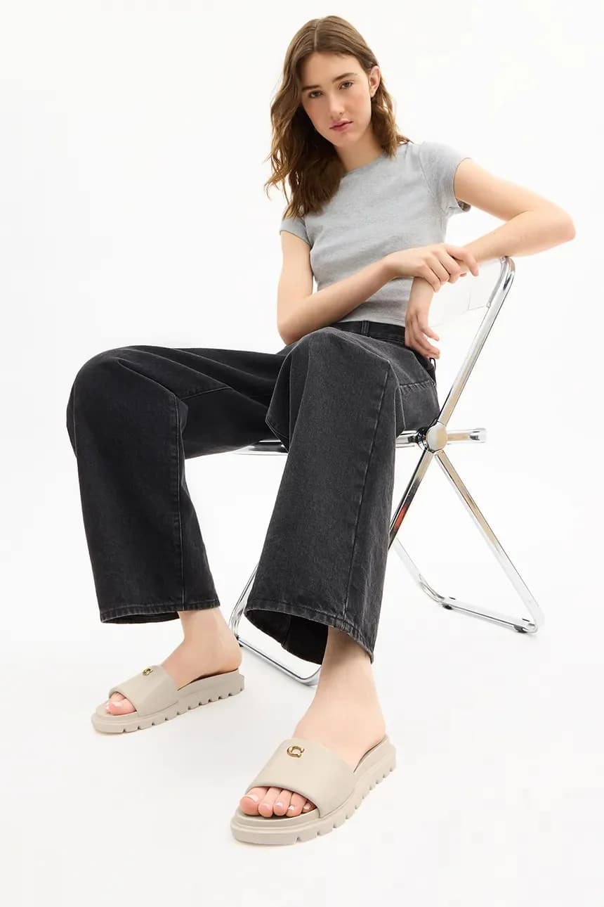 Женские кожаные туфли на плоской подошве Brynn Leather Slide Sandal - фото 6