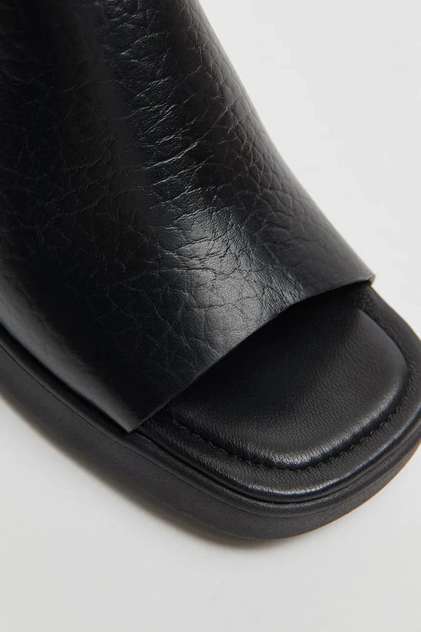 Кожаные шлепанцы Clarin - фото 5