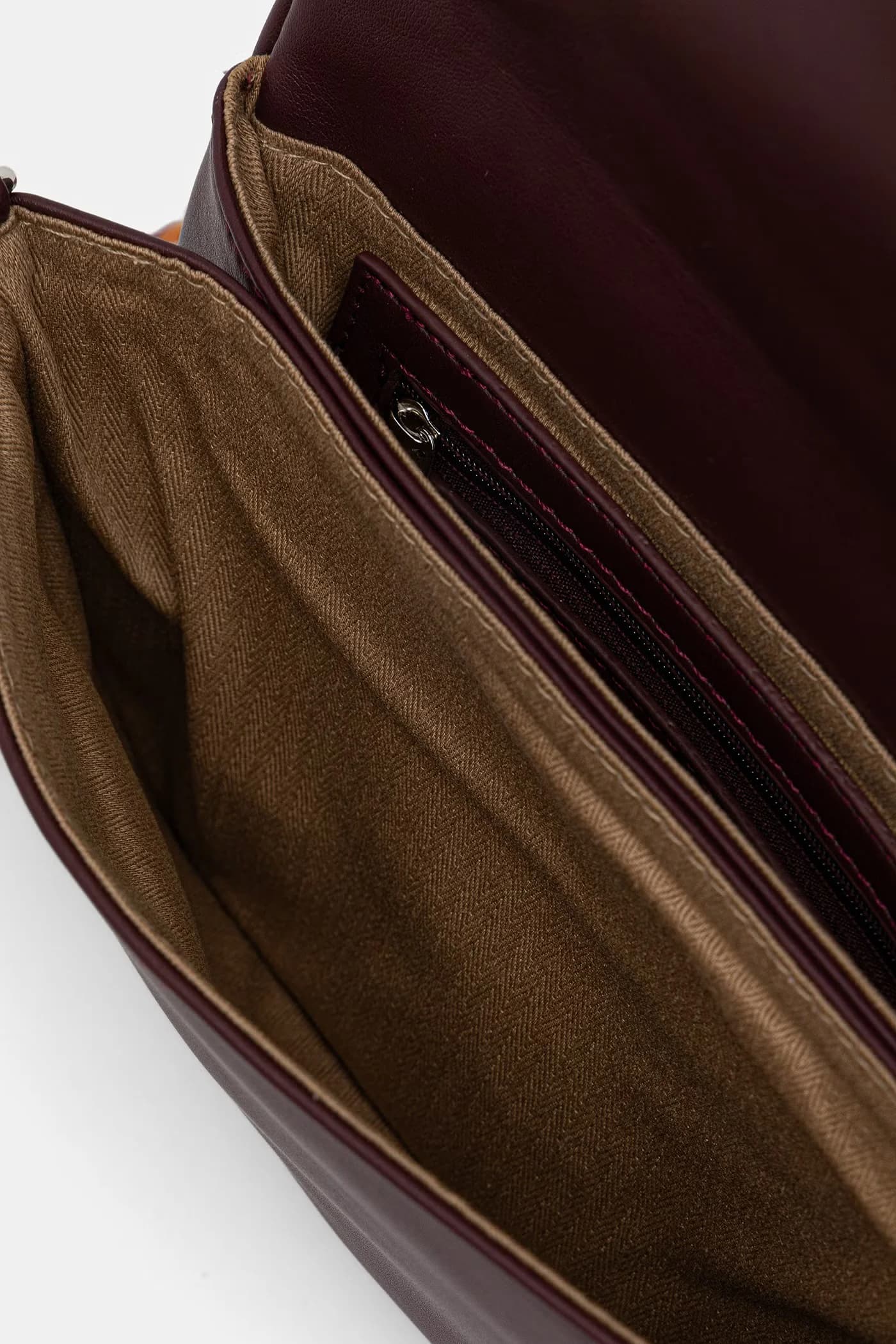 Женская сумка через плечо из искусственной кожи. - фото 5