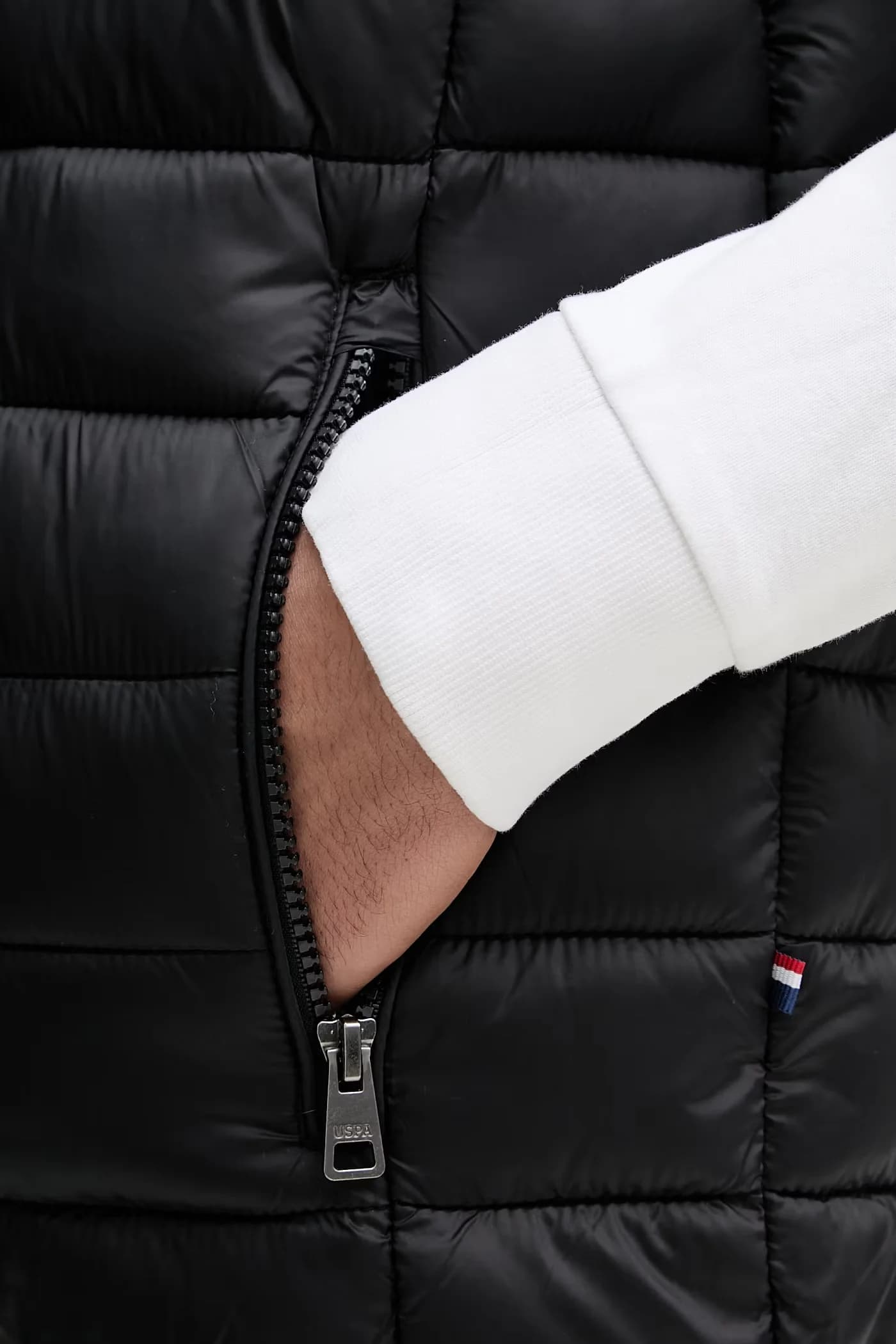 Мужской стеганый жилет с переплетом - фото 10