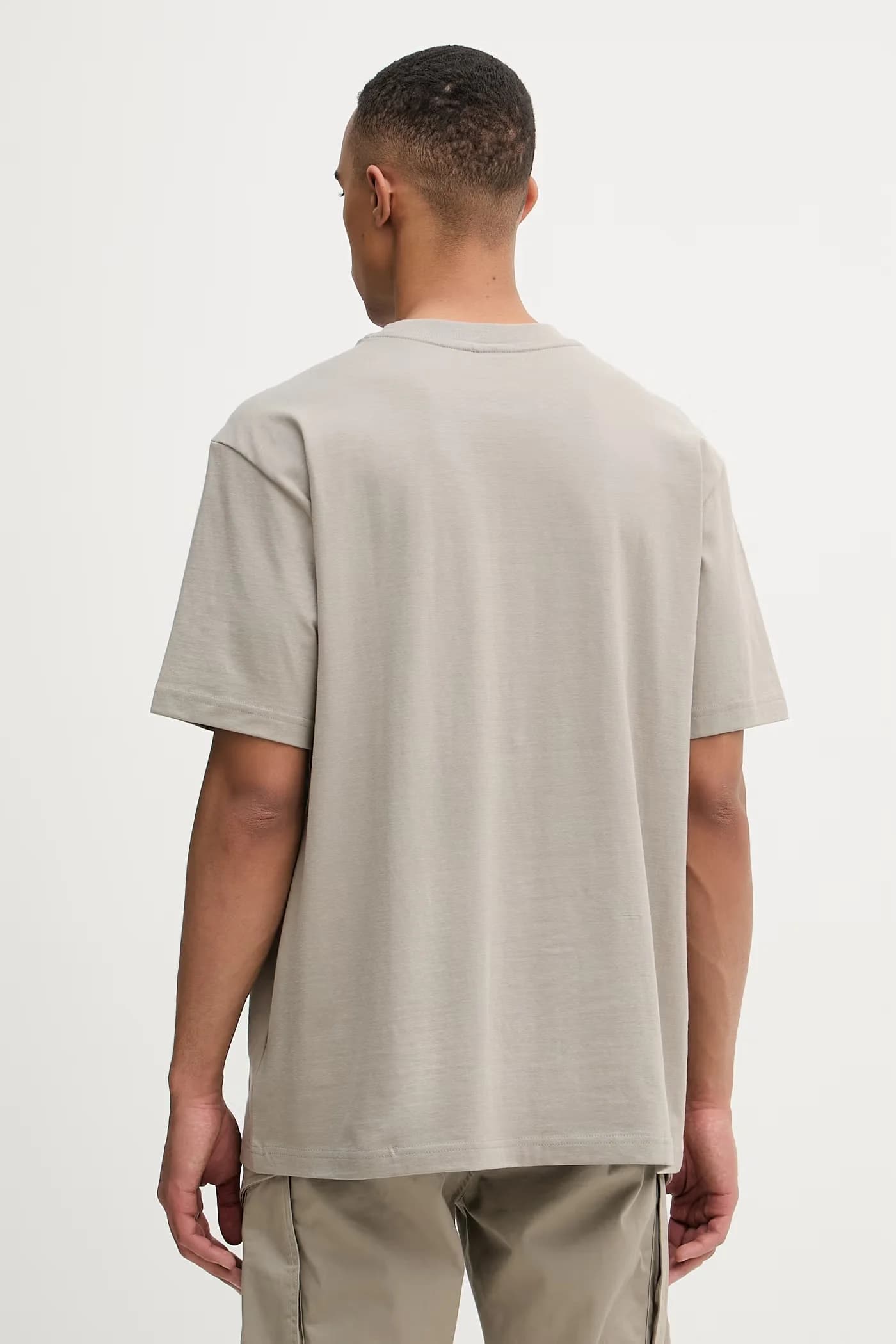 Свободная базовая мужская футболка из хлопка - фото 3