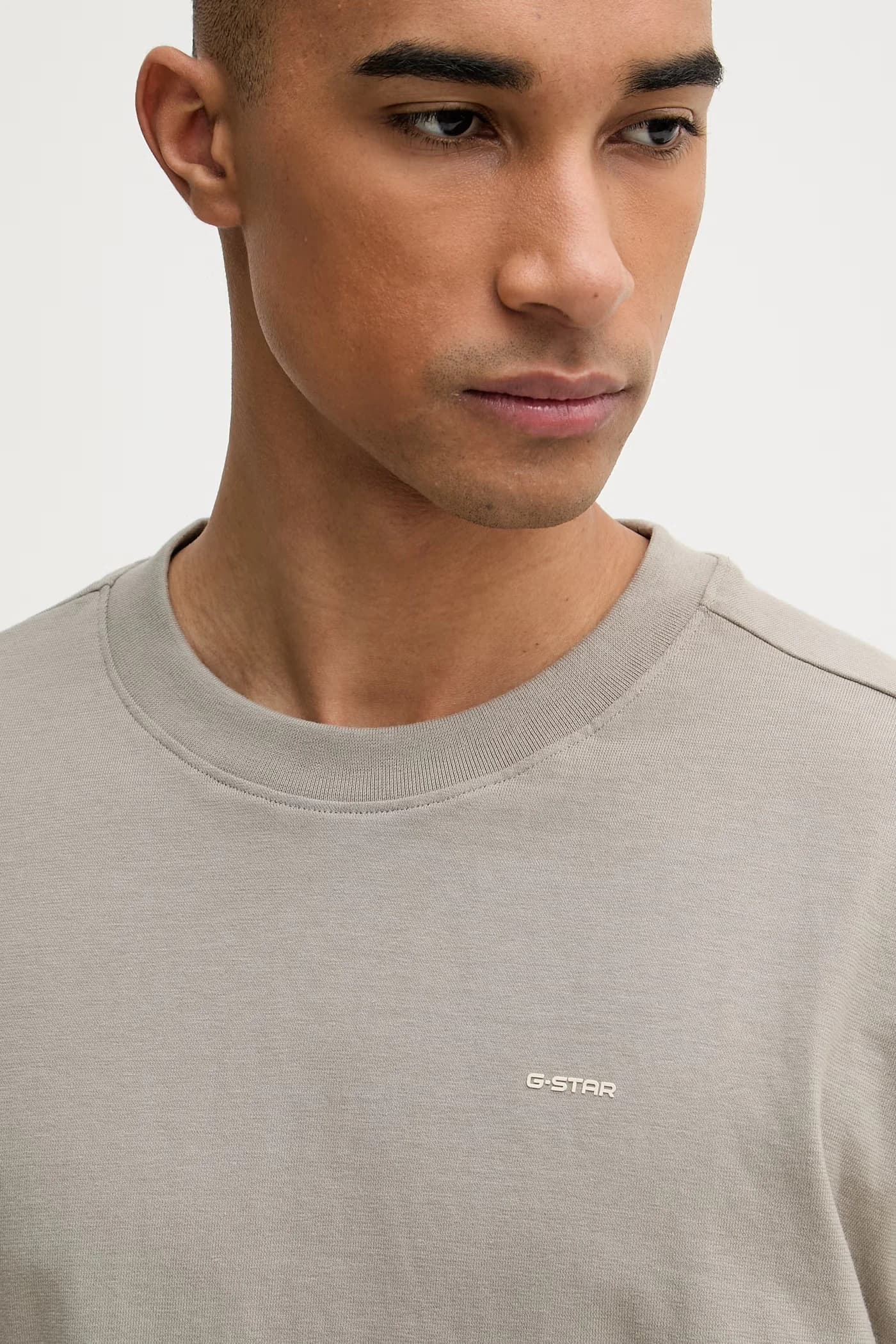 Свободная базовая мужская футболка из хлопка - фото 4