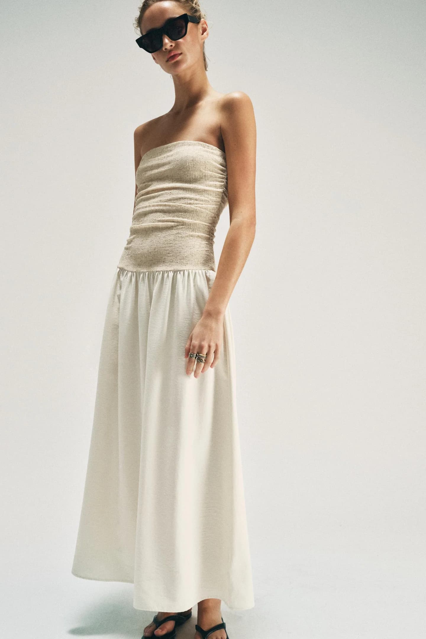 ПЛАТЬЕ МИДИ С ПРЯМЫМ ВЫРЕЗОМ И КОМБИНИРОВАННОЙ ТКАНИ - фото 2