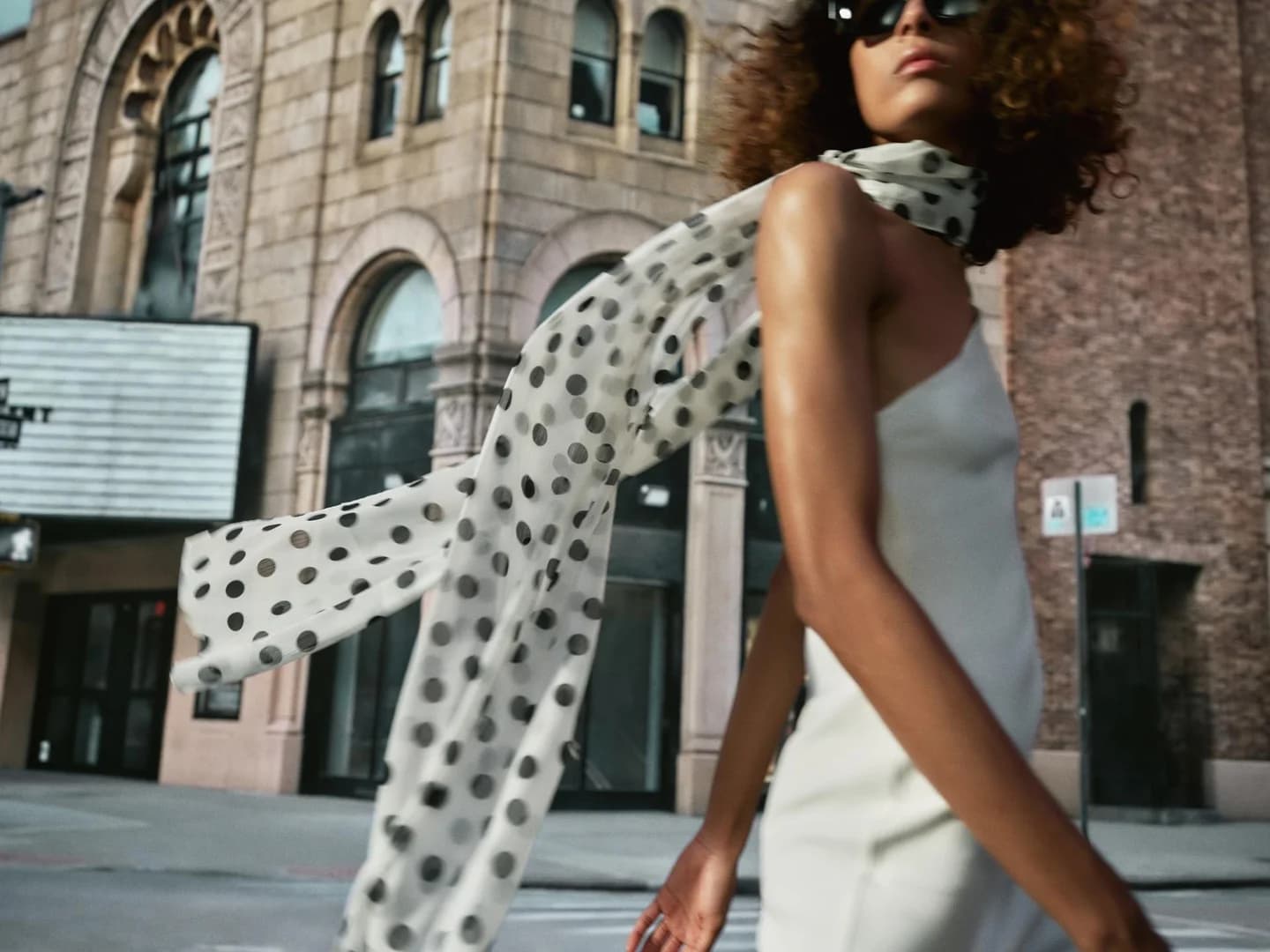 ПЛАТЬЕ С ХАЛТЕРОМ С ГОРШКАМИ