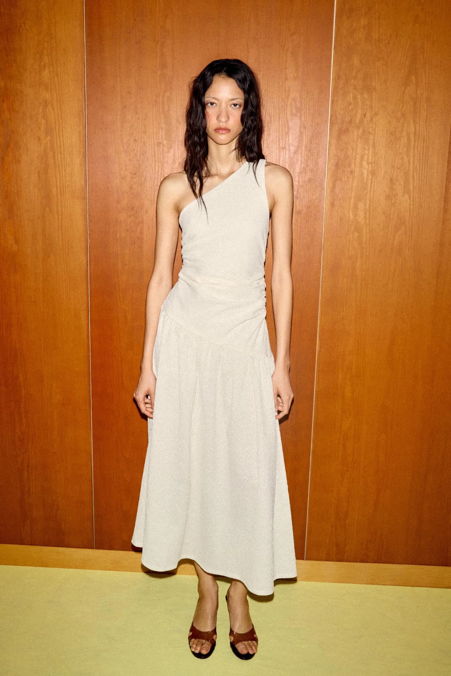 АСИММЕТРИЧНОЕ ПЛАТЬЕ С ТЕКСТУРОЙ