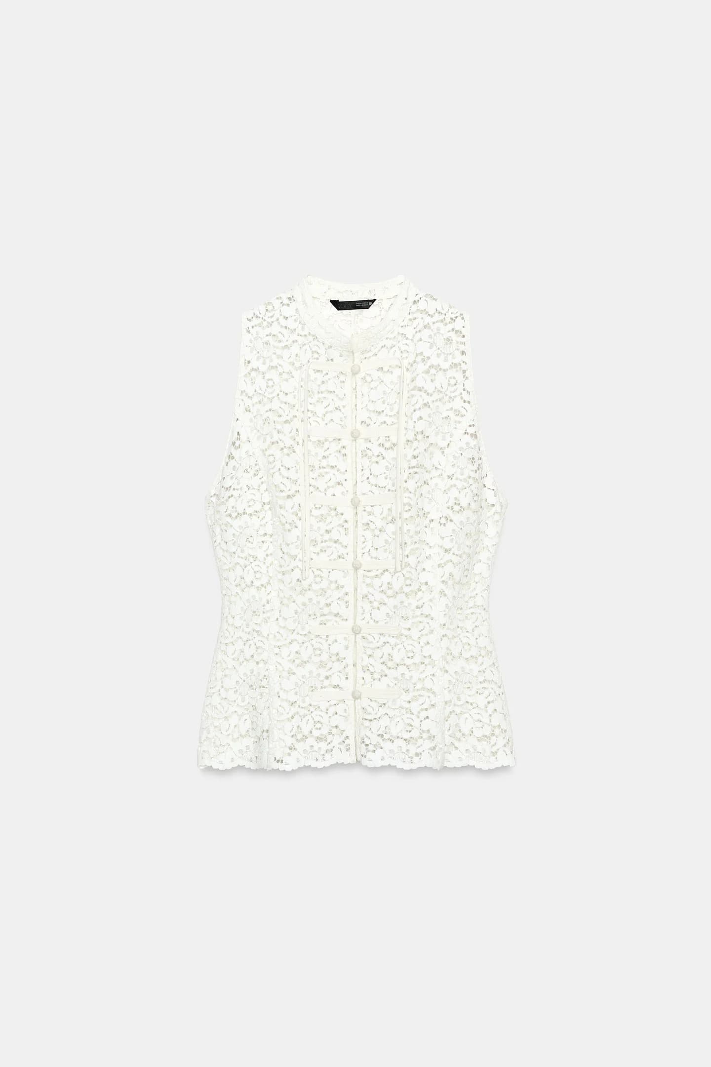 ТОП С ДЕТАЛЯМИ ГИПУРА И ПУГОВИЦАМИ С ПЕТЛЕЙ