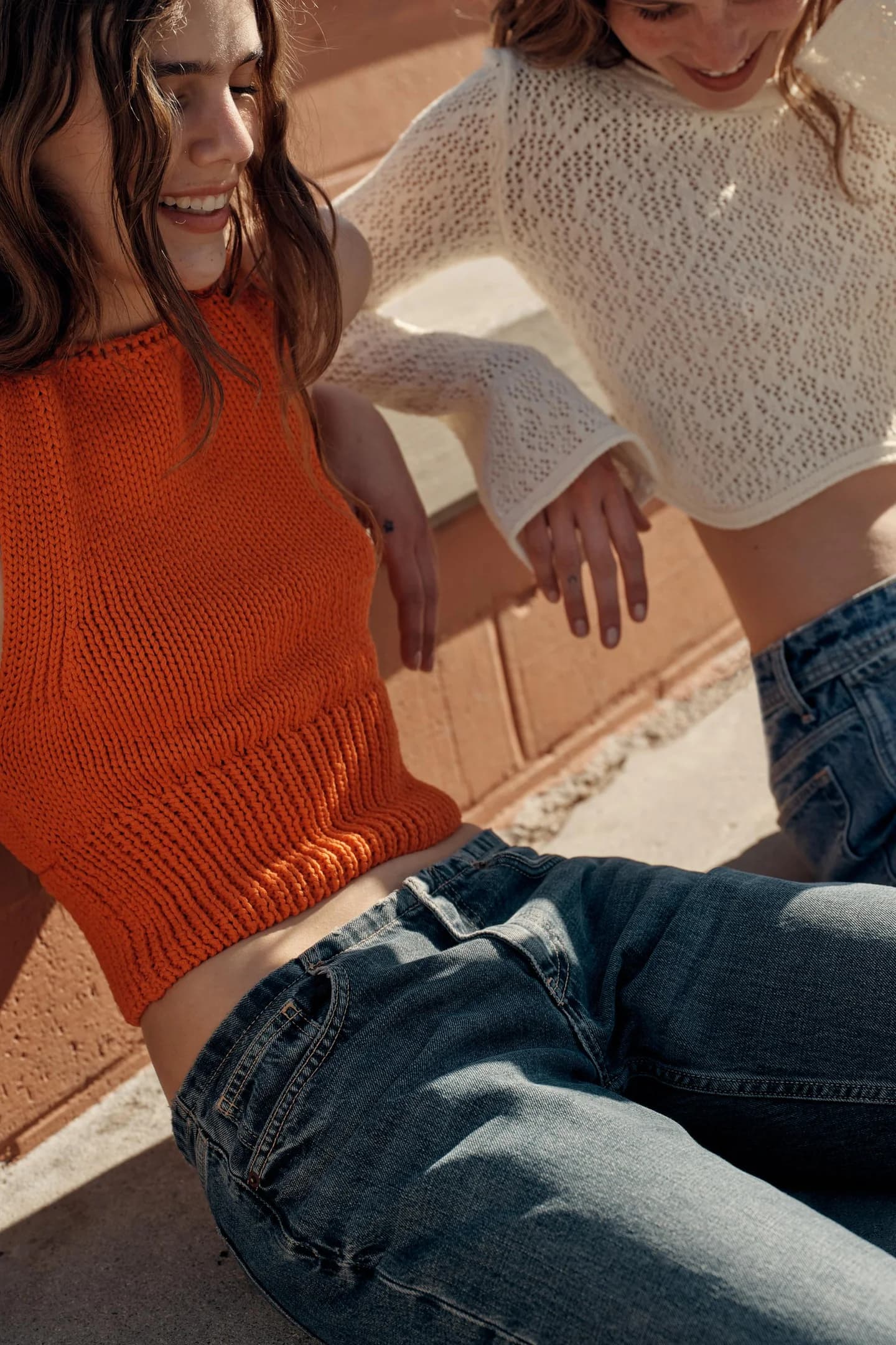 ТРИКОТАЖНЫЙ ТОП С КРЕСТОМ НА СПИНЕ - фото 2